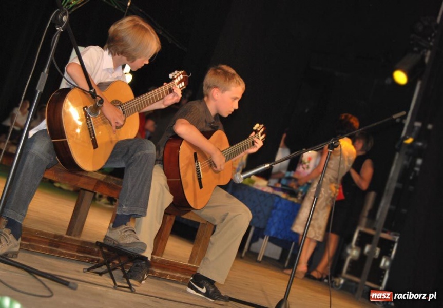 Zdjęcie w galerii na portalu naszraciborz.pl: SP 15 zorganizowała galę dla najlepszych wiadomości z regionu