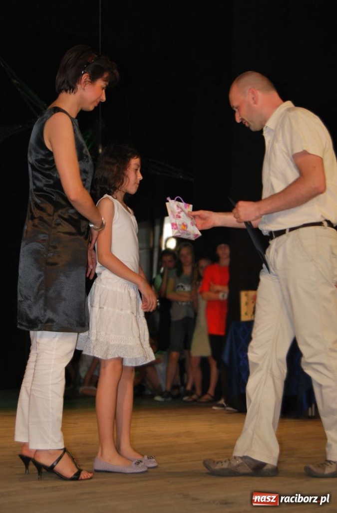 Zdjęcie w galerii na portalu naszraciborz.pl: SP 15 zorganizowała galę dla najlepszych wiadomości z regionu