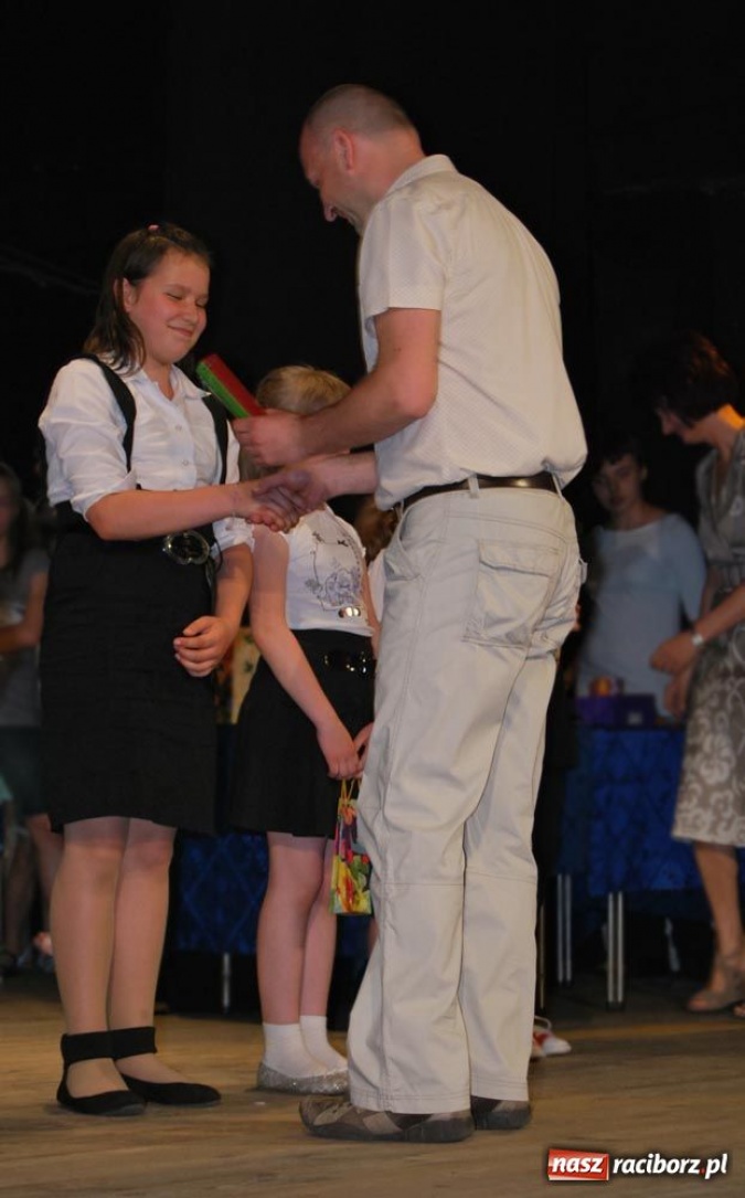 Zdjęcie w galerii na portalu naszraciborz.pl: SP 15 zorganizowała galę dla najlepszych wiadomości z regionu