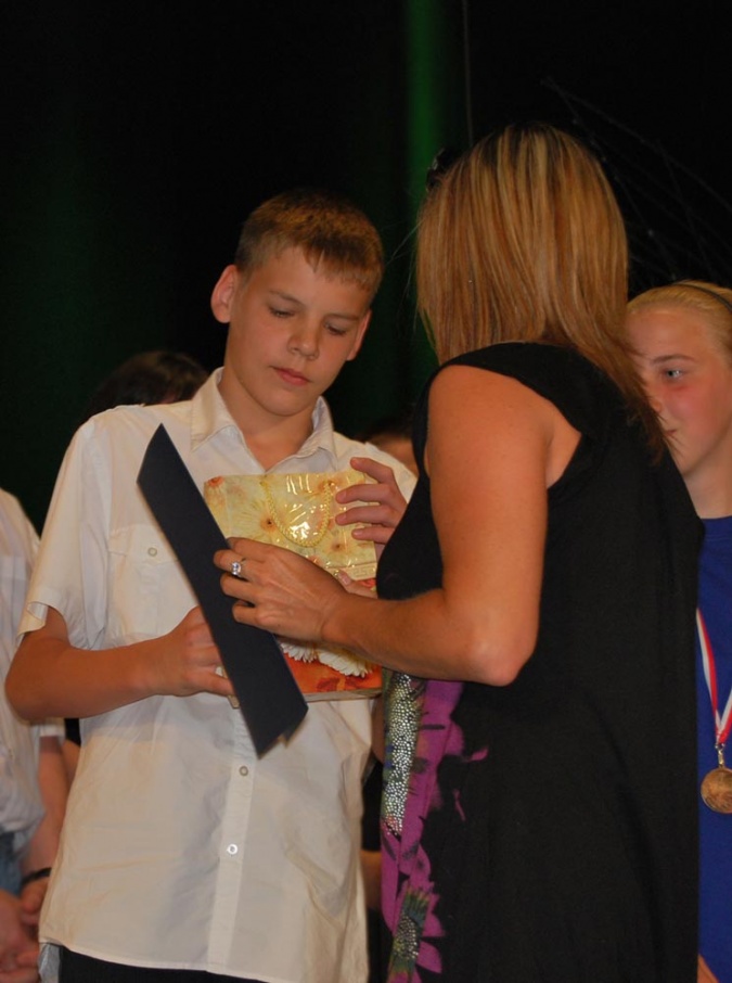 Zdjęcie w galerii na portalu naszraciborz.pl: SP 15 zorganizowała galę dla najlepszych wiadomości z regionu