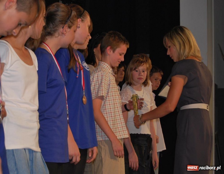 Zdjęcie w galerii na portalu naszraciborz.pl: SP 15 zorganizowała galę dla najlepszych wiadomości z regionu