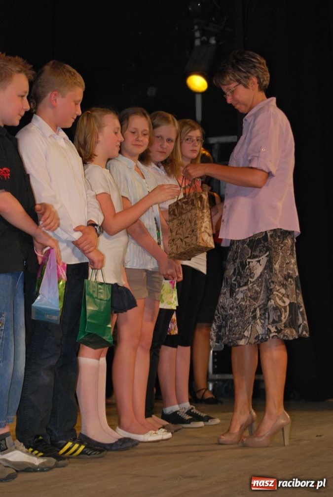 Zdjęcie w galerii na portalu naszraciborz.pl: SP 15 zorganizowała galę dla najlepszych wiadomości z regionu