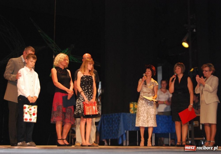 Zdjęcie w galerii na portalu naszraciborz.pl: SP 15 zorganizowała galę dla najlepszych wiadomości z regionu