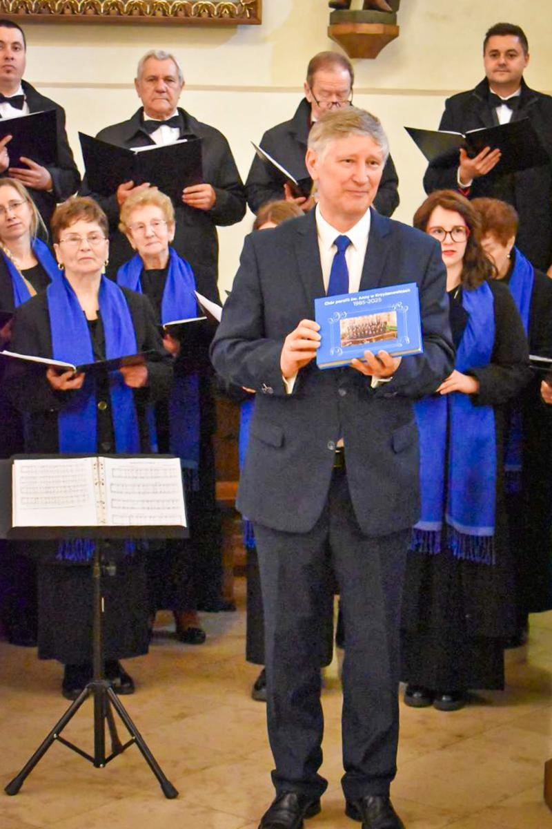 Zdjęcie w galerii na portalu naszraciborz.pl: Pasyjna zaduma na Zamku Piastowskim. Koncert chóru z Krzyżanowic [FOTO i WIDEO] wiadomości z regionu