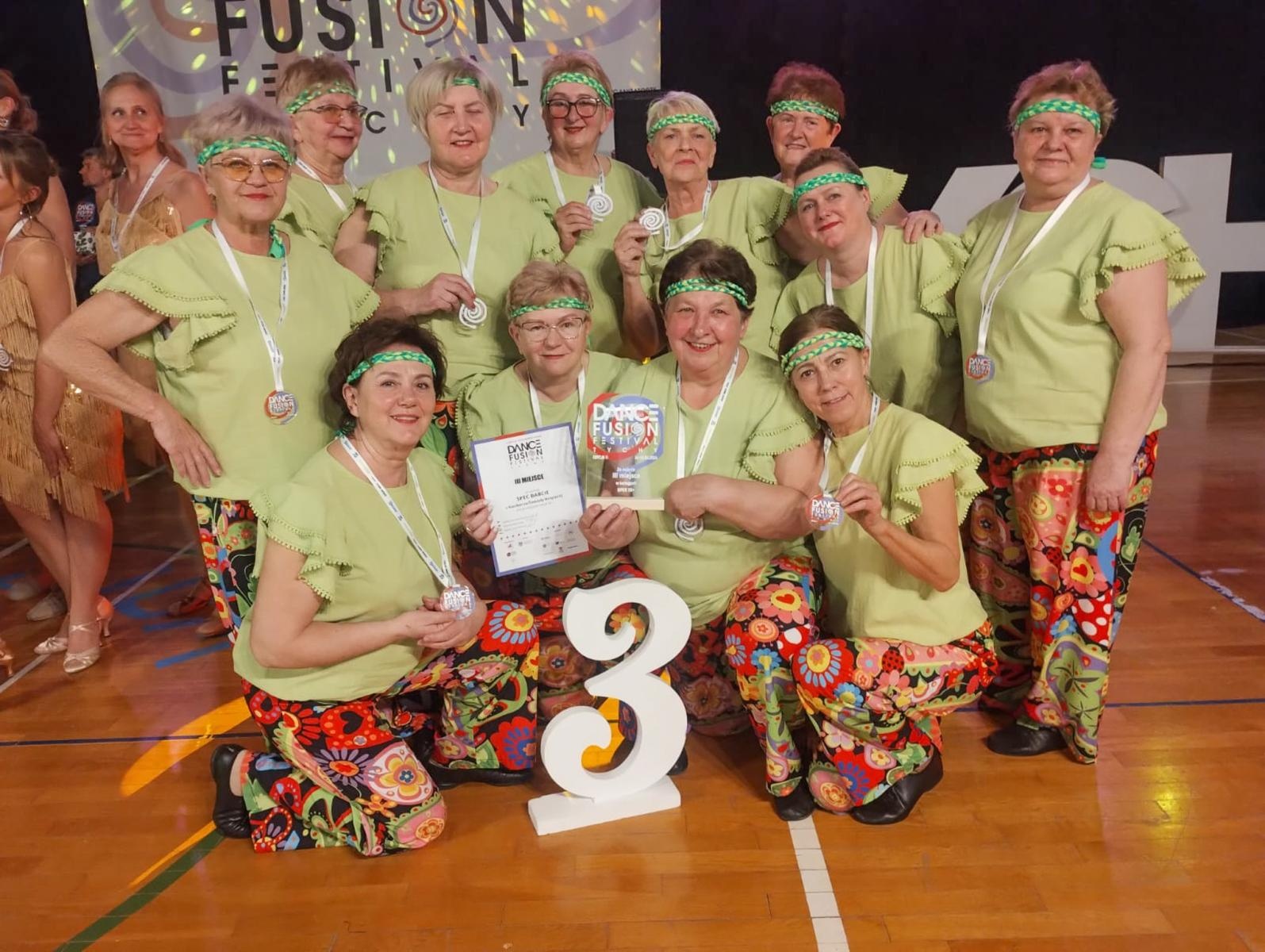 Zdjęcie w galerii na portalu naszraciborz.pl: Spec Babcie znów na podium. Sukces seniorek w konkursie DANCE FUSION wiadomości z regionu