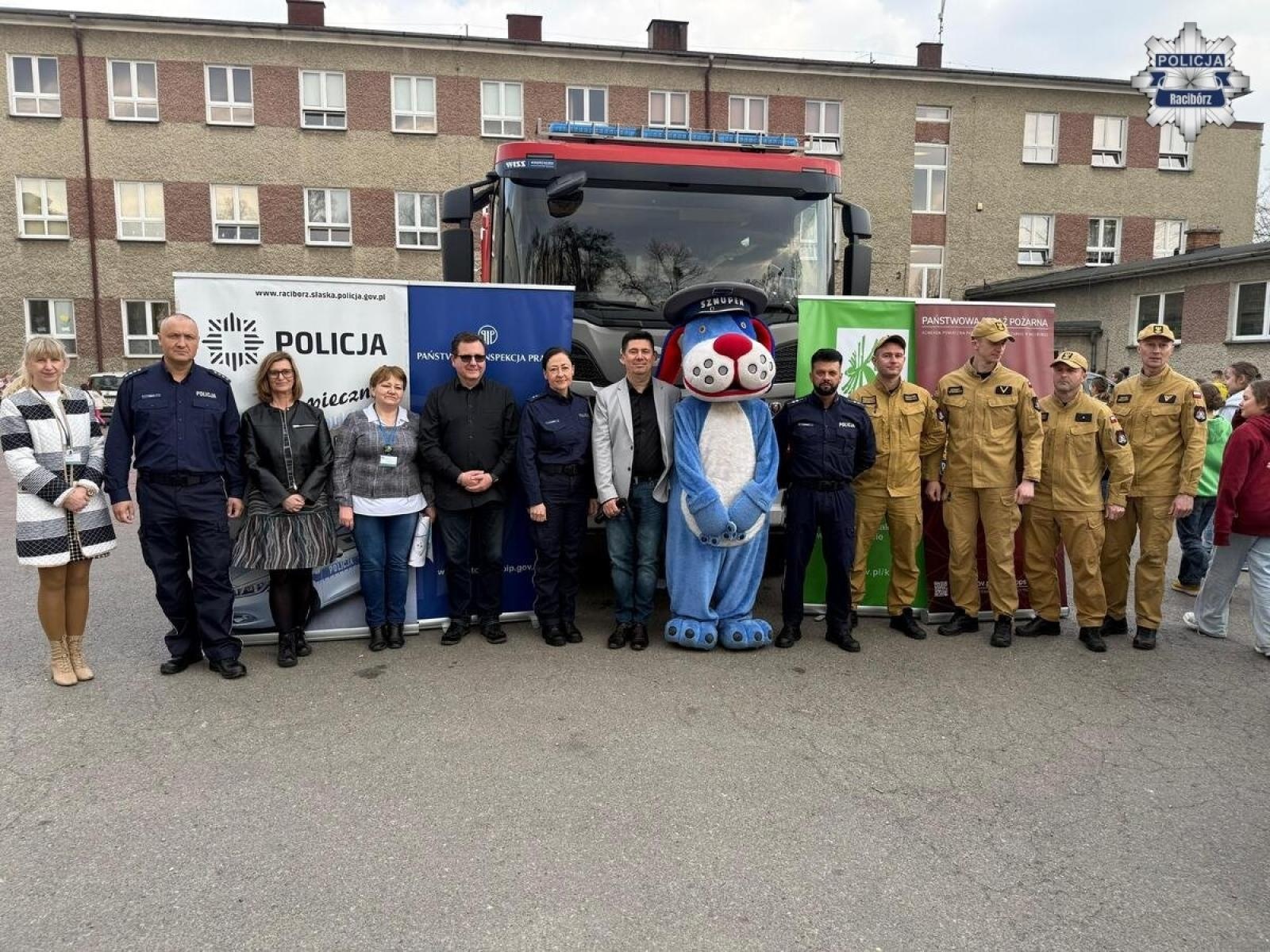 Zdjęcie w galerii na portalu naszraciborz.pl: Dzień Bezpieczeństwa w Rudach Raciborskich z udziałem służb wiadomości z regionu