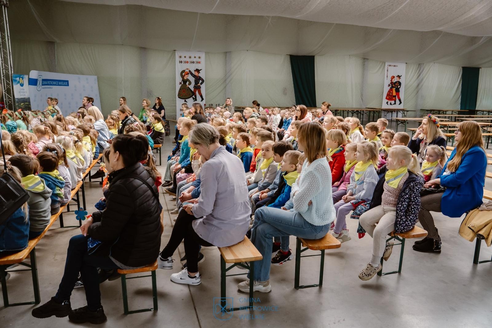 Zdjęcie w galerii na portalu naszraciborz.pl: Błękitne powitanie wiosny w Pietrowicach Wielkich wiadomości z regionu