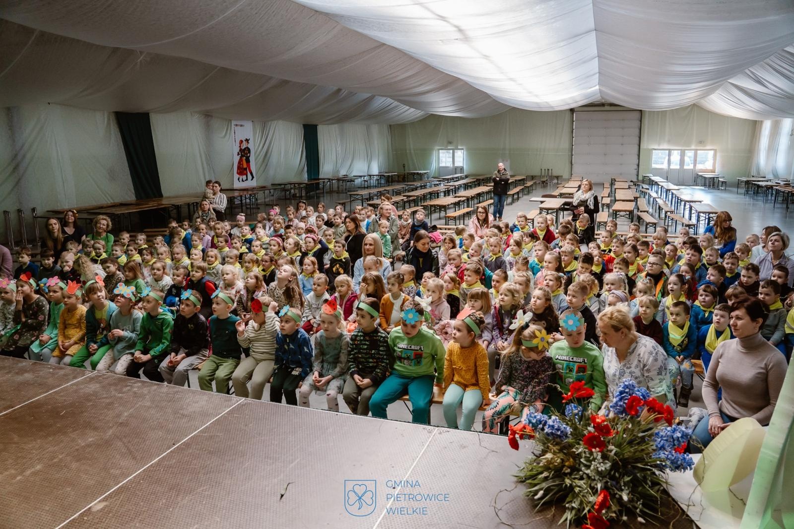 Zdjęcie w galerii na portalu naszraciborz.pl: Błękitne powitanie wiosny w Pietrowicach Wielkich wiadomości z regionu