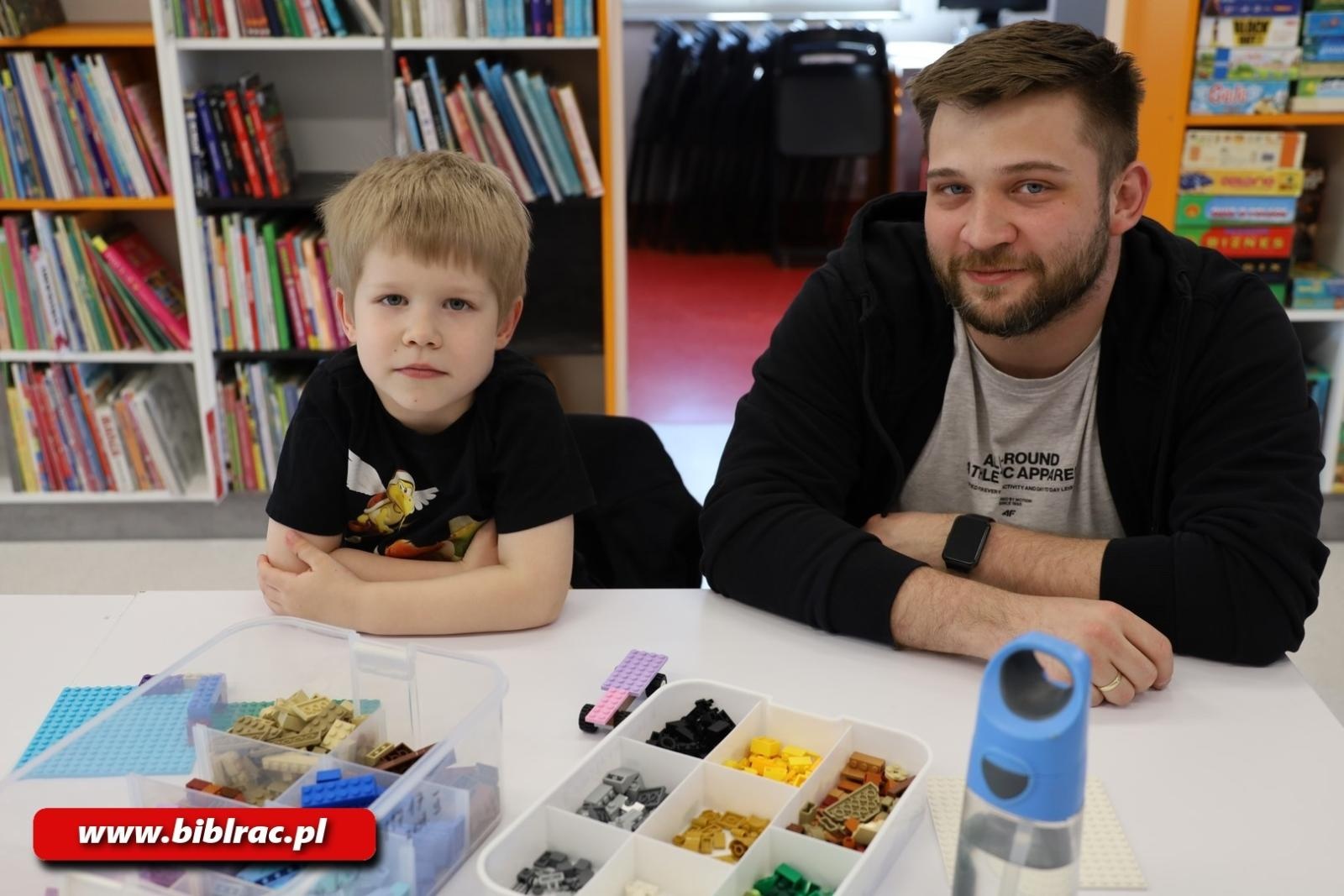 Zdjęcie w galerii na portalu naszraciborz.pl: Przygoda z klockami LEGO w bibliotecznym Klubie Ojca wiadomości z regionu