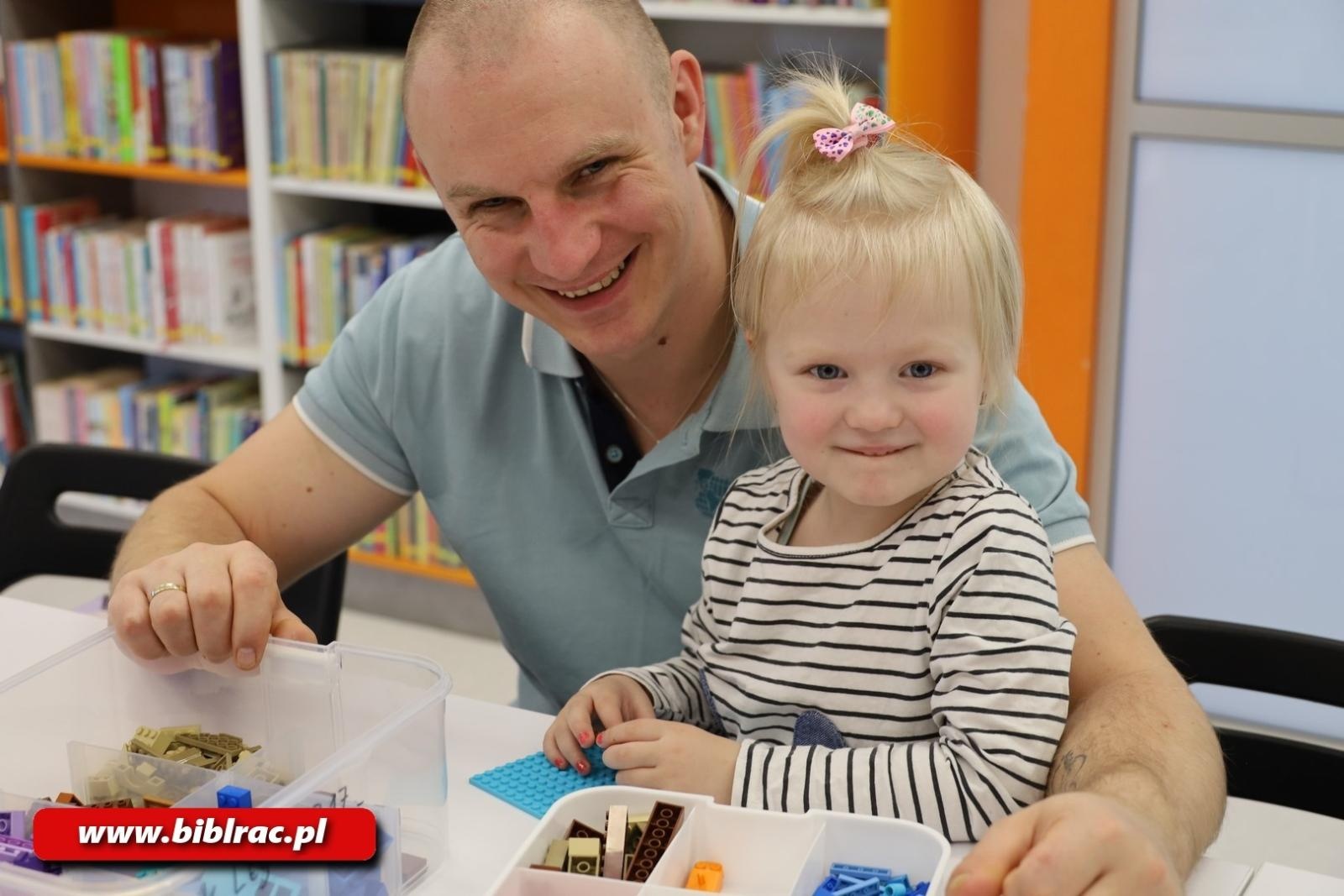 Zdjęcie w galerii na portalu naszraciborz.pl: Przygoda z klockami LEGO w bibliotecznym Klubie Ojca wiadomości z regionu