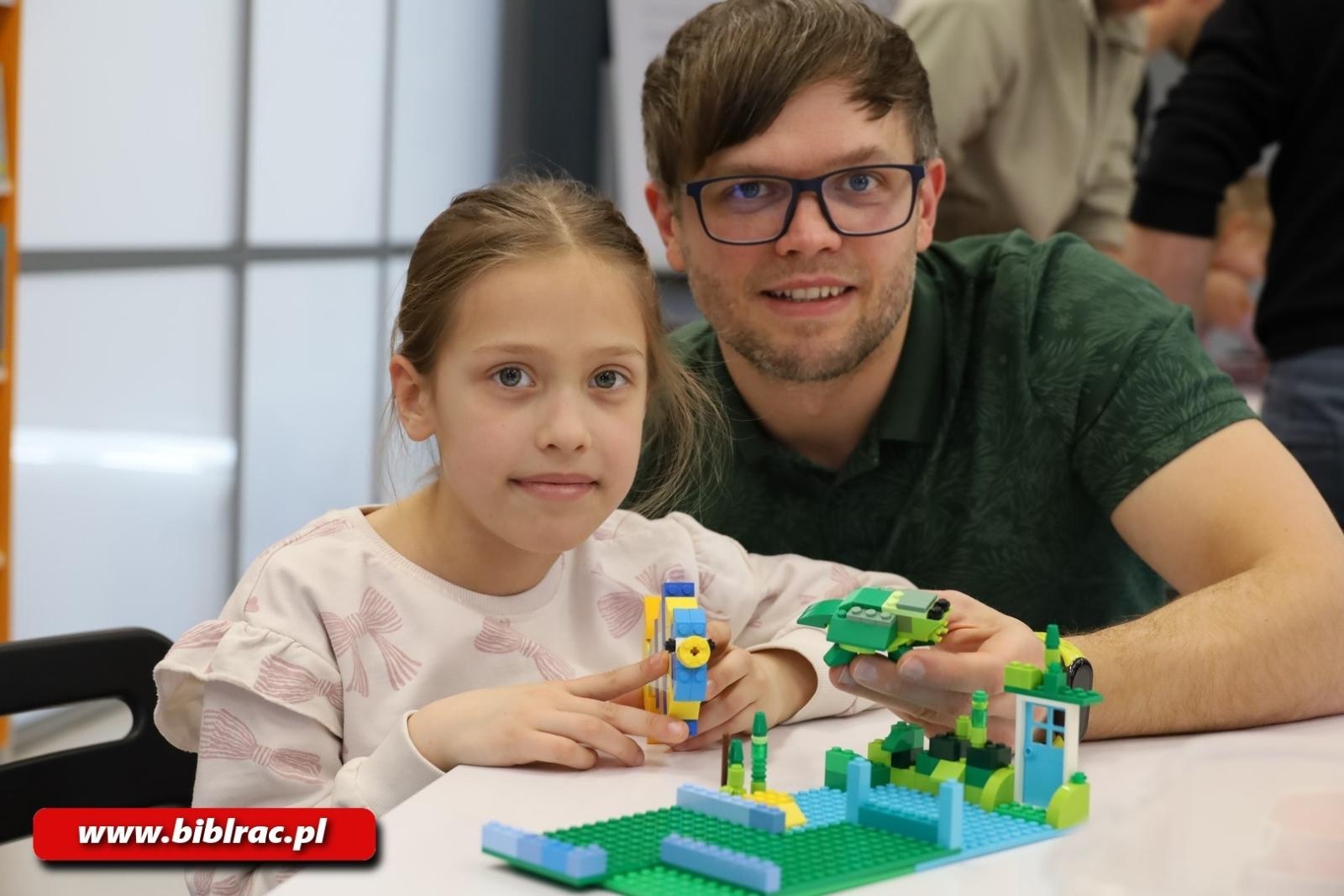 Zdjęcie w galerii na portalu naszraciborz.pl: Przygoda z klockami LEGO w bibliotecznym Klubie Ojca wiadomości z regionu
