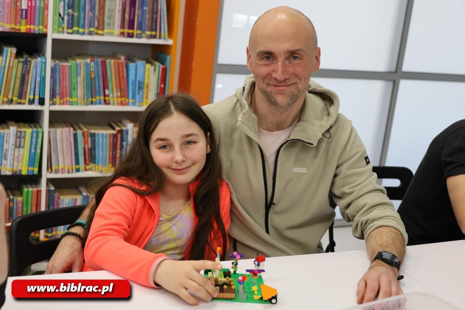 Zdjęcie w galerii na portalu naszraciborz.pl: Przygoda z klockami LEGO w bibliotecznym Klubie Ojca wiadomości z regionu