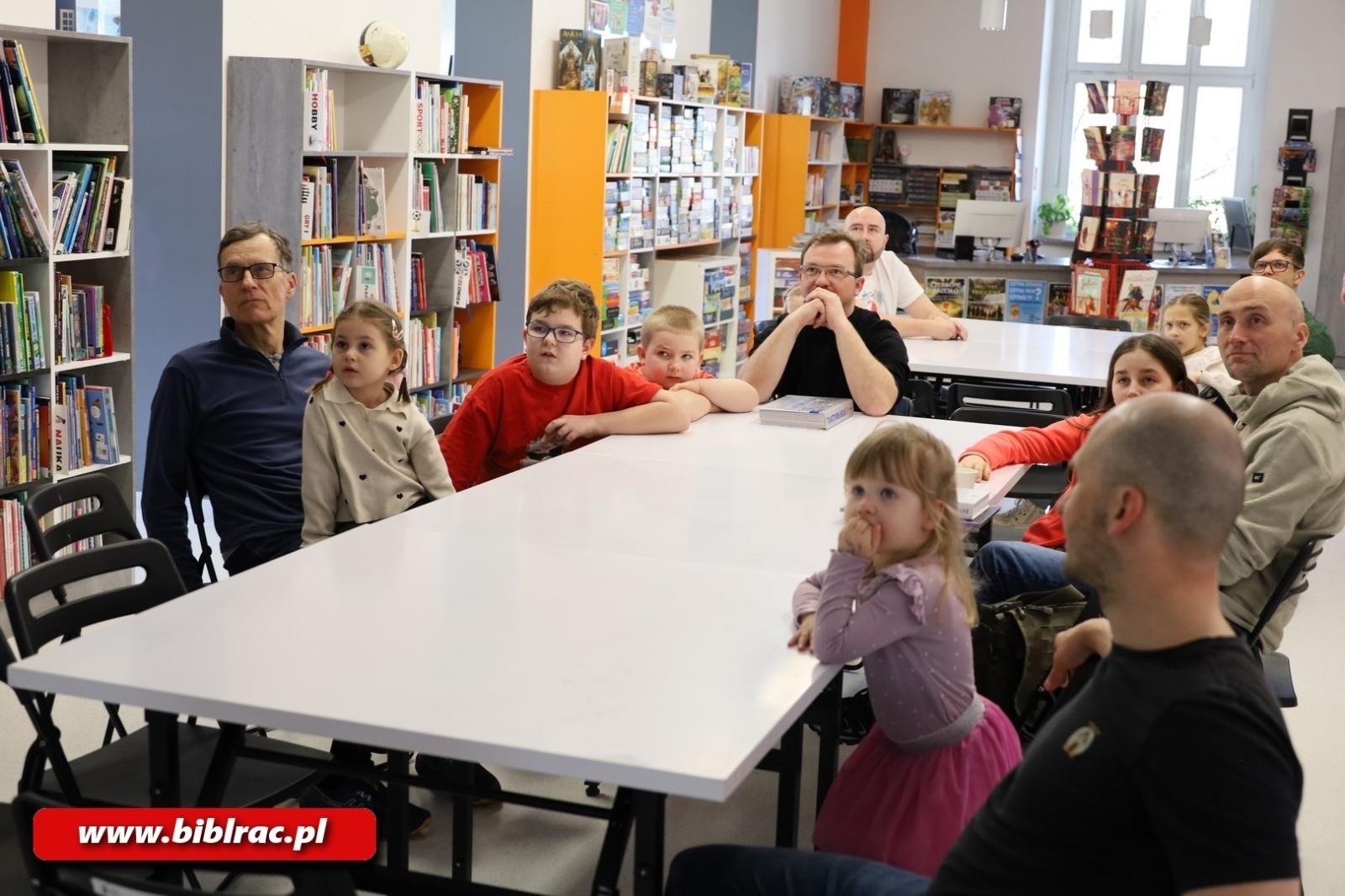 Zdjęcie w galerii na portalu naszraciborz.pl: Przygoda z klockami LEGO w bibliotecznym Klubie Ojca wiadomości z regionu