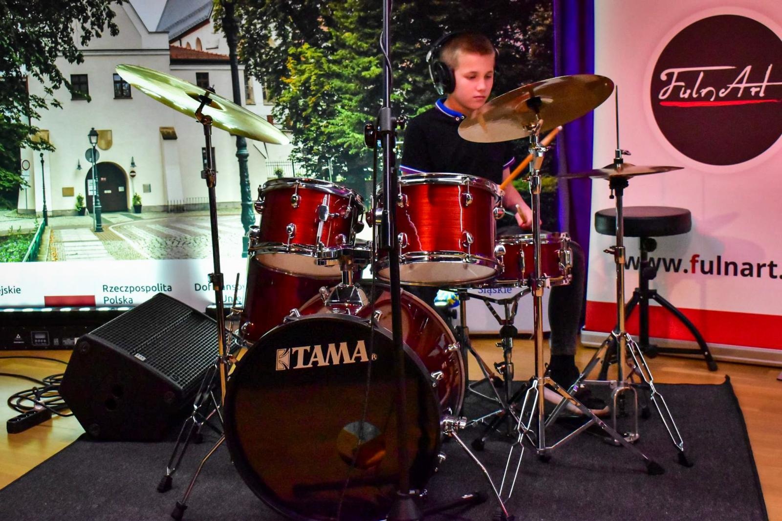 Zdjęcie w galerii na portalu naszraciborz.pl: Muzyczne powitanie wiosny na Zamku Piastowskim – koncert uczniów Ogniska Muzycznego Fulnart wiadomości z regionu