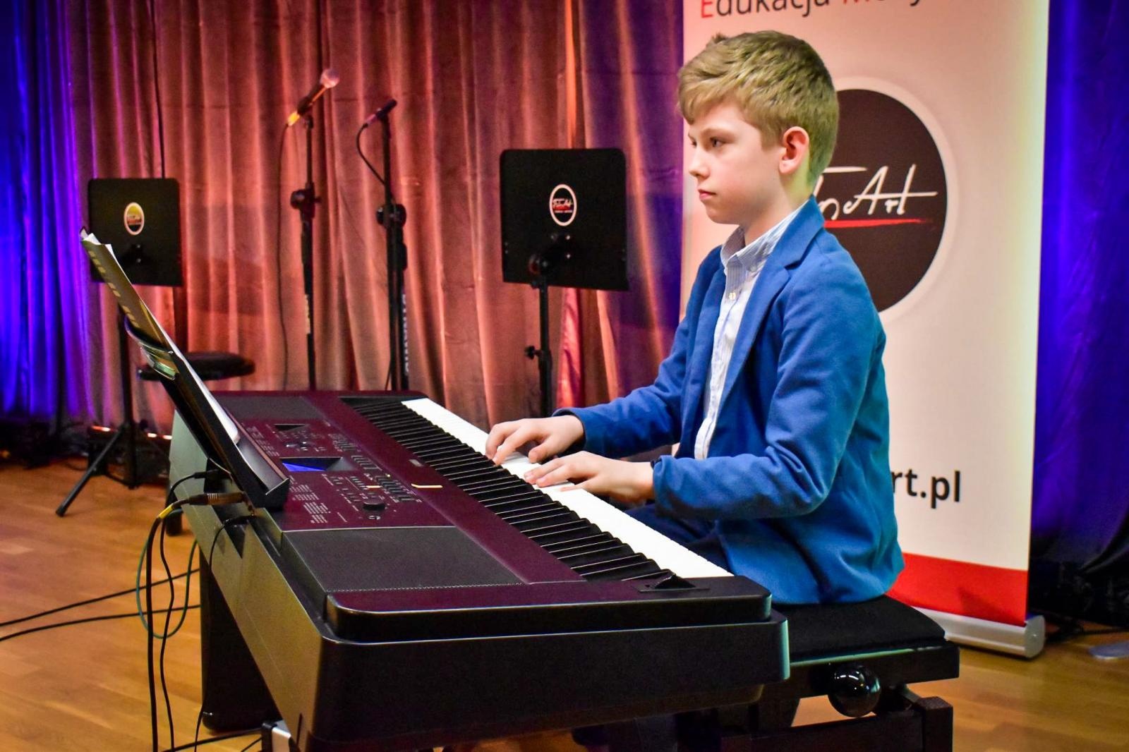 Zdjęcie w galerii na portalu naszraciborz.pl: Muzyczne powitanie wiosny na Zamku Piastowskim – koncert uczniów Ogniska Muzycznego Fulnart wiadomości z regionu