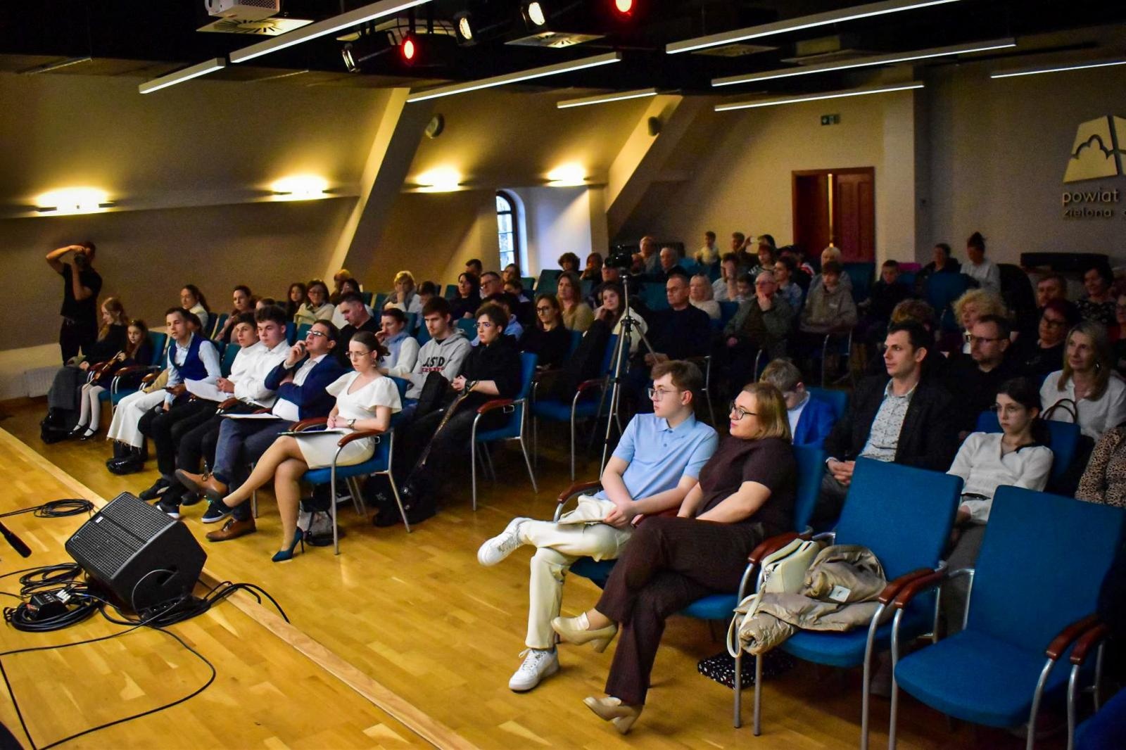 Zdjęcie w galerii na portalu naszraciborz.pl: Muzyczne powitanie wiosny na Zamku Piastowskim – koncert uczniów Ogniska Muzycznego Fulnart wiadomości z regionu