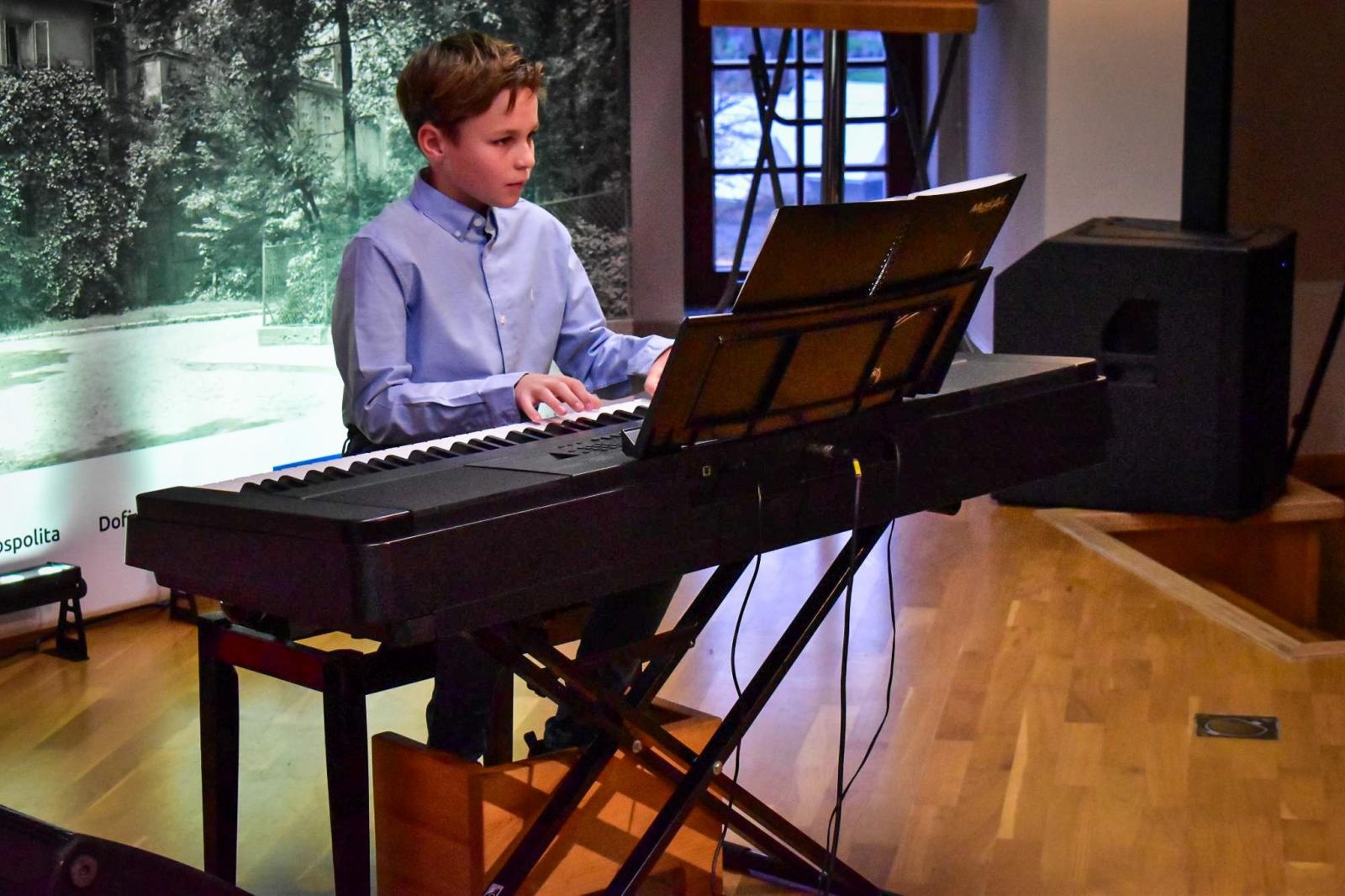 Zdjęcie w galerii na portalu naszraciborz.pl: Muzyczne powitanie wiosny na Zamku Piastowskim – koncert uczniów Ogniska Muzycznego Fulnart wiadomości z regionu