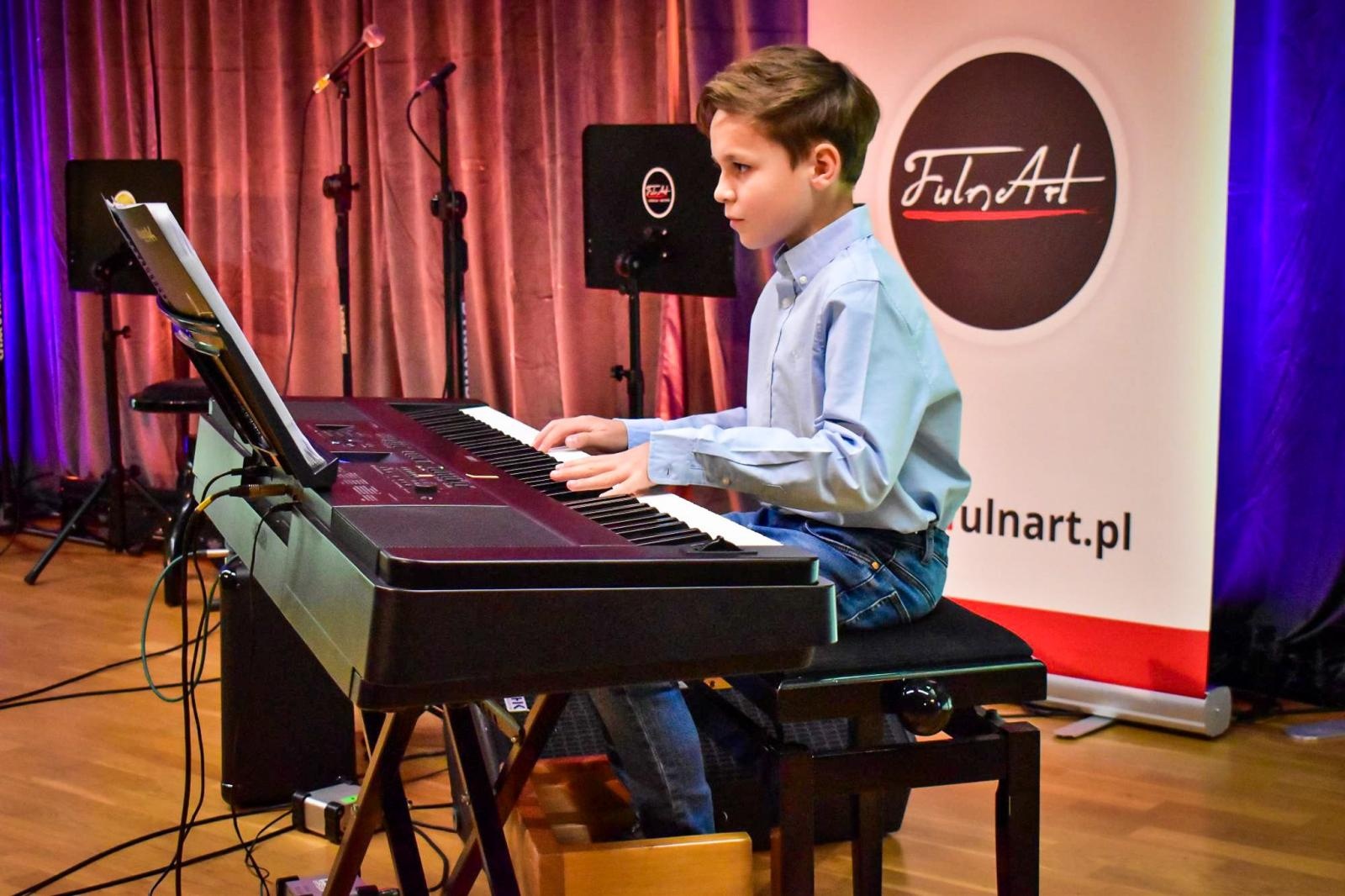 Zdjęcie w galerii na portalu naszraciborz.pl: Muzyczne powitanie wiosny na Zamku Piastowskim – koncert uczniów Ogniska Muzycznego Fulnart wiadomości z regionu