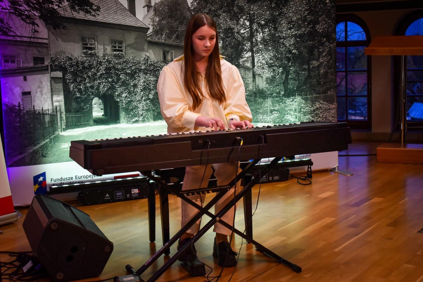 Zdjęcie w galerii na portalu naszraciborz.pl: Muzyczne powitanie wiosny na Zamku Piastowskim – koncert uczniów Ogniska Muzycznego Fulnart wiadomości z regionu