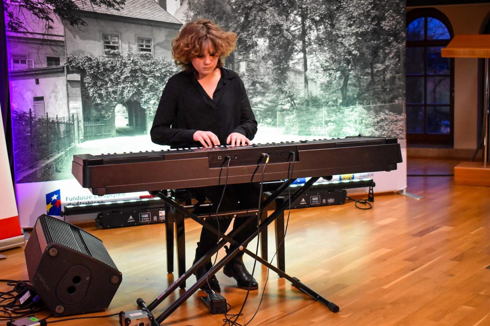 Zdjęcie w galerii na portalu naszraciborz.pl: Muzyczne powitanie wiosny na Zamku Piastowskim – koncert uczniów Ogniska Muzycznego Fulnart wiadomości z regionu