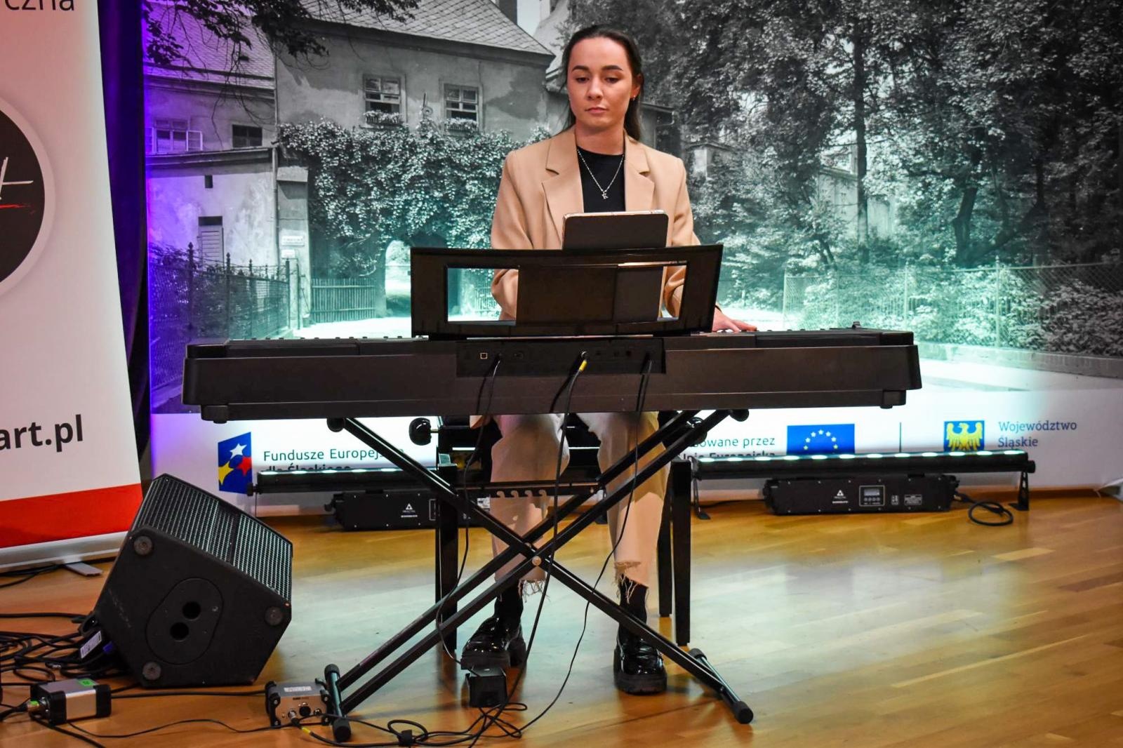 Zdjęcie w galerii na portalu naszraciborz.pl: Muzyczne powitanie wiosny na Zamku Piastowskim – koncert uczniów Ogniska Muzycznego Fulnart wiadomości z regionu