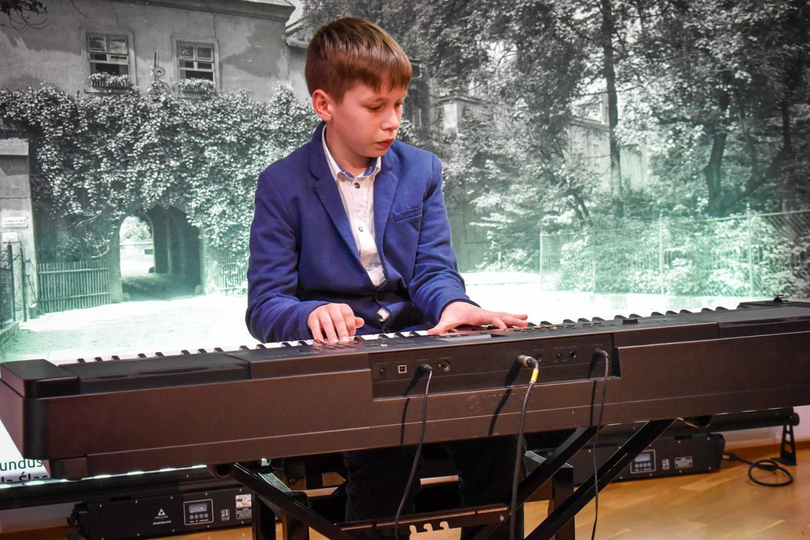 Zdjęcie w galerii na portalu naszraciborz.pl: Muzyczne powitanie wiosny na Zamku Piastowskim – koncert uczniów Ogniska Muzycznego Fulnart wiadomości z regionu