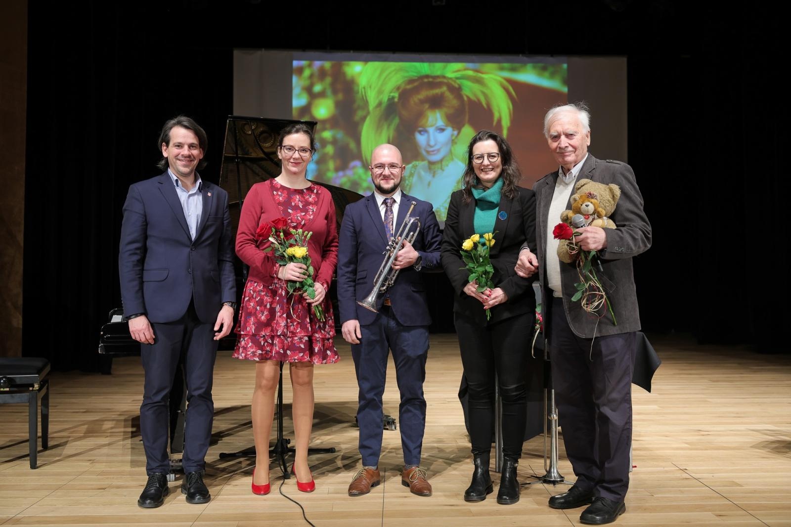 Zdjęcie w galerii na portalu naszraciborz.pl: Być jak Louis Armstrong? TRĄBKA w kilku odsłonach na koncertach umuzykalniających wiadomości z regionu