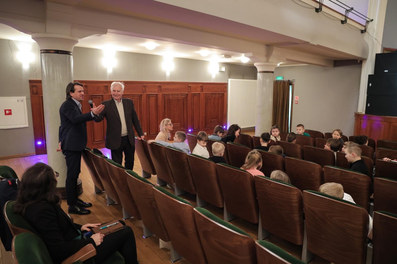 Zdjęcie w galerii na portalu naszraciborz.pl: Być jak Louis Armstrong? TRĄBKA w kilku odsłonach na koncertach umuzykalniających wiadomości z regionu