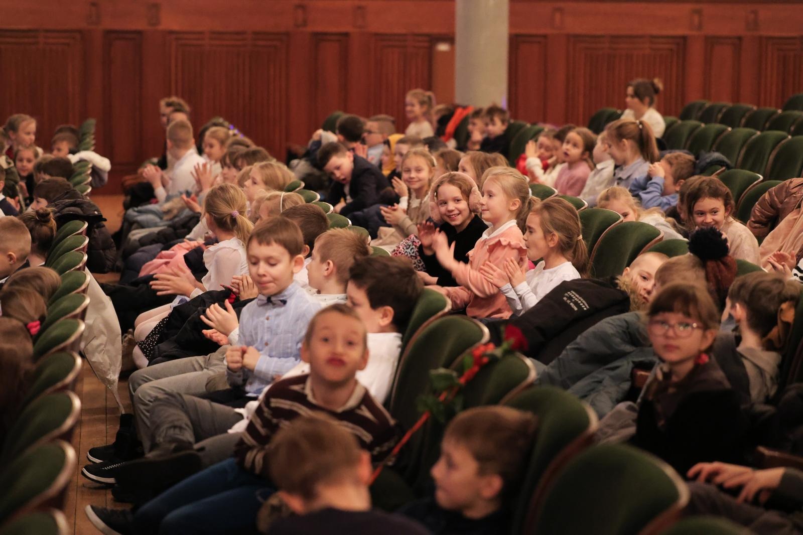 Zdjęcie w galerii na portalu naszraciborz.pl: Być jak Louis Armstrong? TRĄBKA w kilku odsłonach na koncertach umuzykalniających wiadomości z regionu