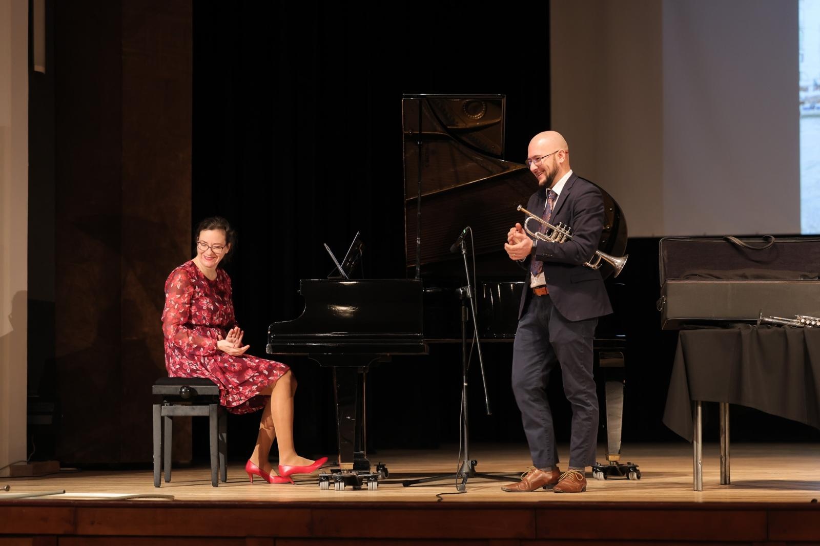Zdjęcie w galerii na portalu naszraciborz.pl: Być jak Louis Armstrong? TRĄBKA w kilku odsłonach na koncertach umuzykalniających wiadomości z regionu