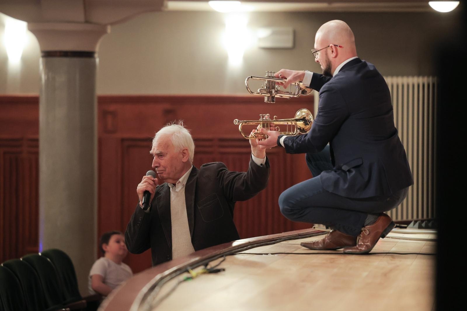 Zdjęcie w galerii na portalu naszraciborz.pl: Być jak Louis Armstrong? TRĄBKA w kilku odsłonach na koncertach umuzykalniających wiadomości z regionu