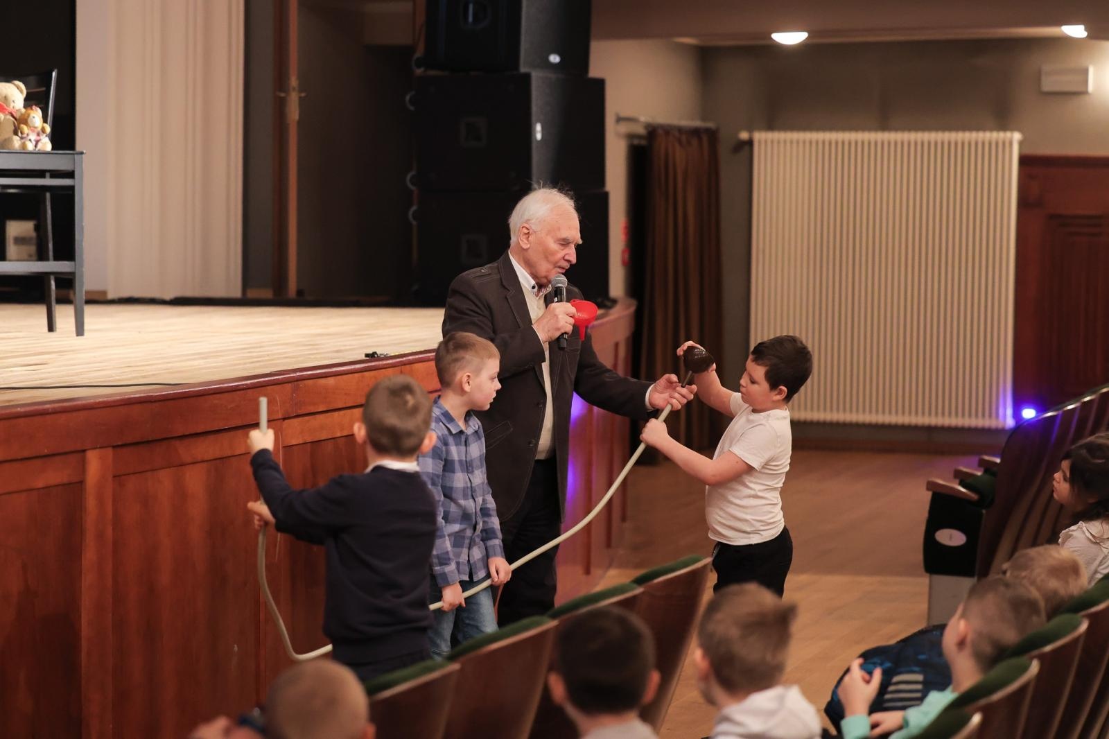 Zdjęcie w galerii na portalu naszraciborz.pl: Być jak Louis Armstrong? TRĄBKA w kilku odsłonach na koncertach umuzykalniających wiadomości z regionu