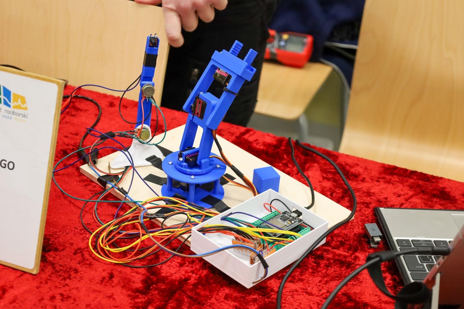 Zdjęcie w galerii na portalu naszraciborz.pl: Konkurs prac uczniowskich w Mechaniku. Najlepsi młodzi konstruktorzy nagrodzeni wiadomości z regionu