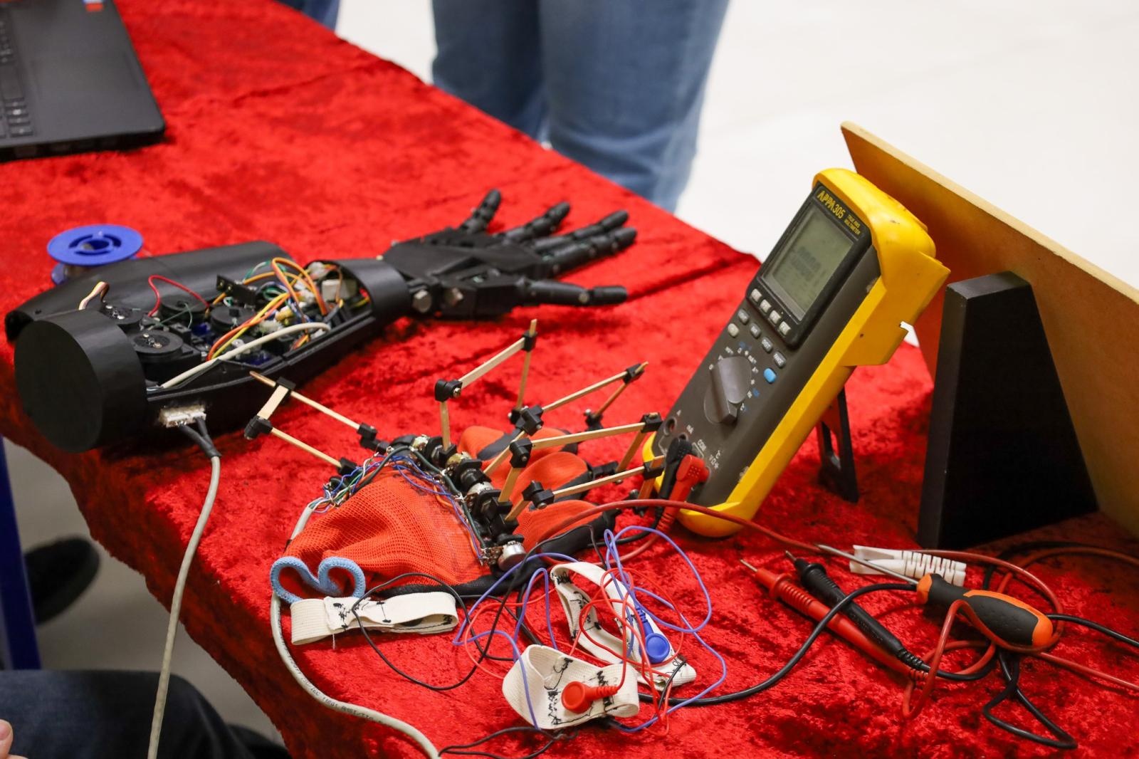 Zdjęcie w galerii na portalu naszraciborz.pl: Konkurs prac uczniowskich w Mechaniku. Najlepsi młodzi konstruktorzy nagrodzeni wiadomości z regionu