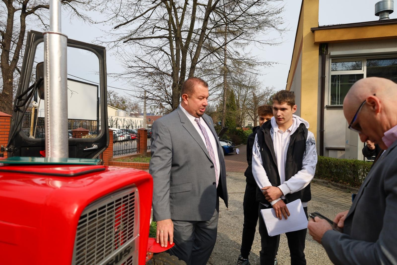 Zdjęcie w galerii na portalu naszraciborz.pl: Konkurs prac uczniowskich w Mechaniku. Najlepsi młodzi konstruktorzy nagrodzeni wiadomości z regionu