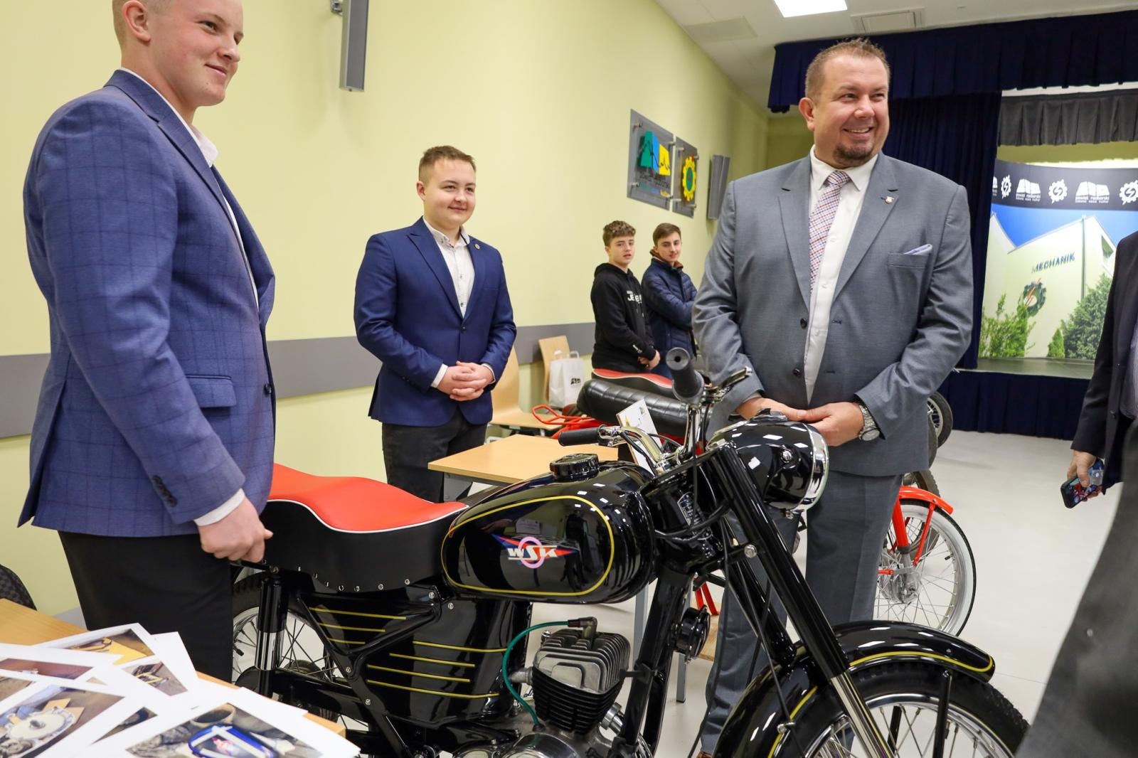 Zdjęcie w galerii na portalu naszraciborz.pl: Konkurs prac uczniowskich w Mechaniku. Najlepsi młodzi konstruktorzy nagrodzeni wiadomości z regionu
