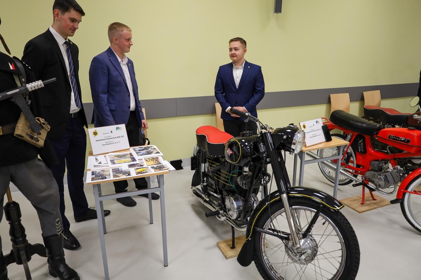 Zdjęcie w galerii na portalu naszraciborz.pl: Konkurs prac uczniowskich w Mechaniku. Najlepsi młodzi konstruktorzy nagrodzeni wiadomości z regionu