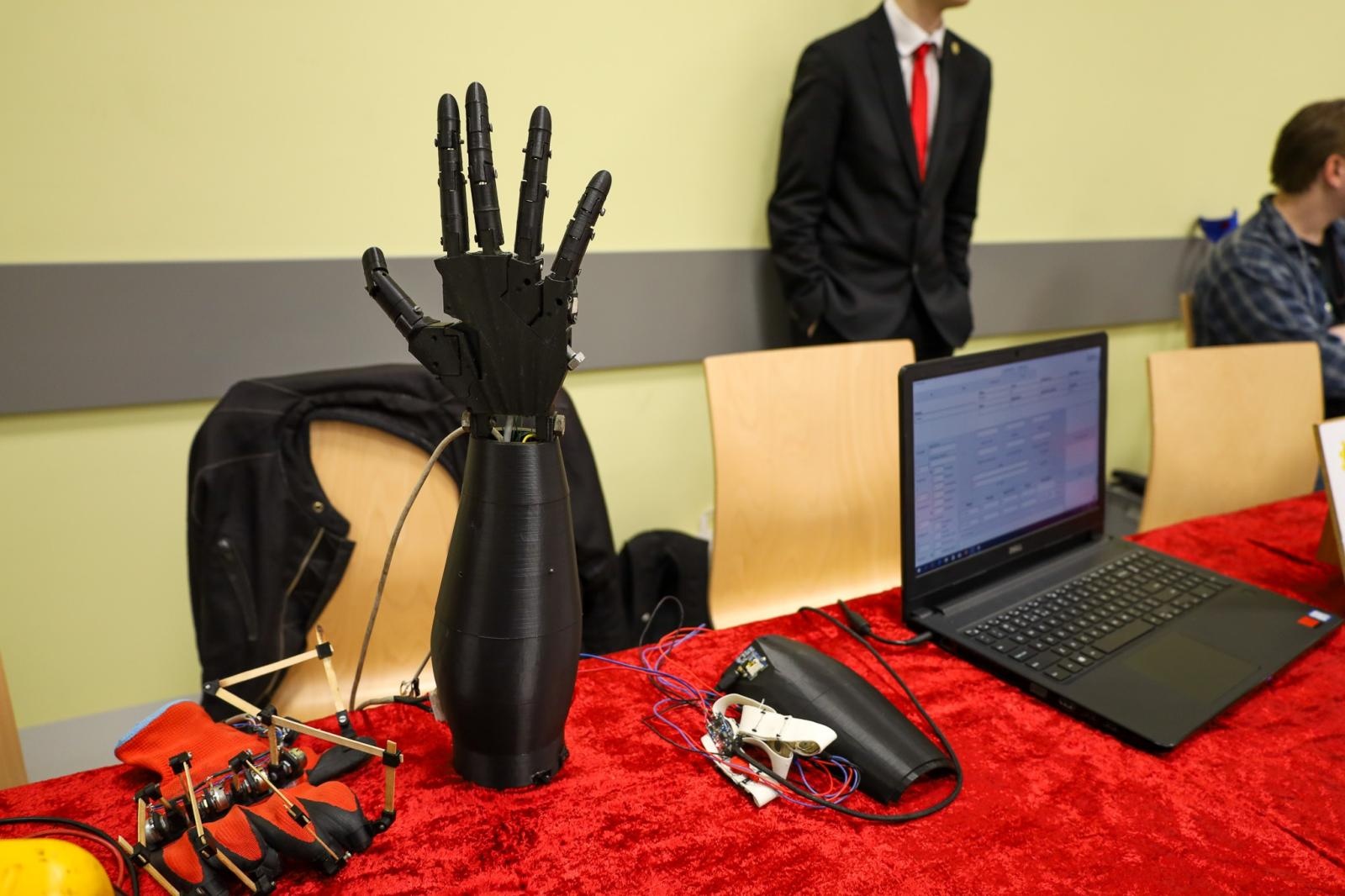 Zdjęcie w galerii na portalu naszraciborz.pl: Konkurs prac uczniowskich w Mechaniku. Najlepsi młodzi konstruktorzy nagrodzeni wiadomości z regionu