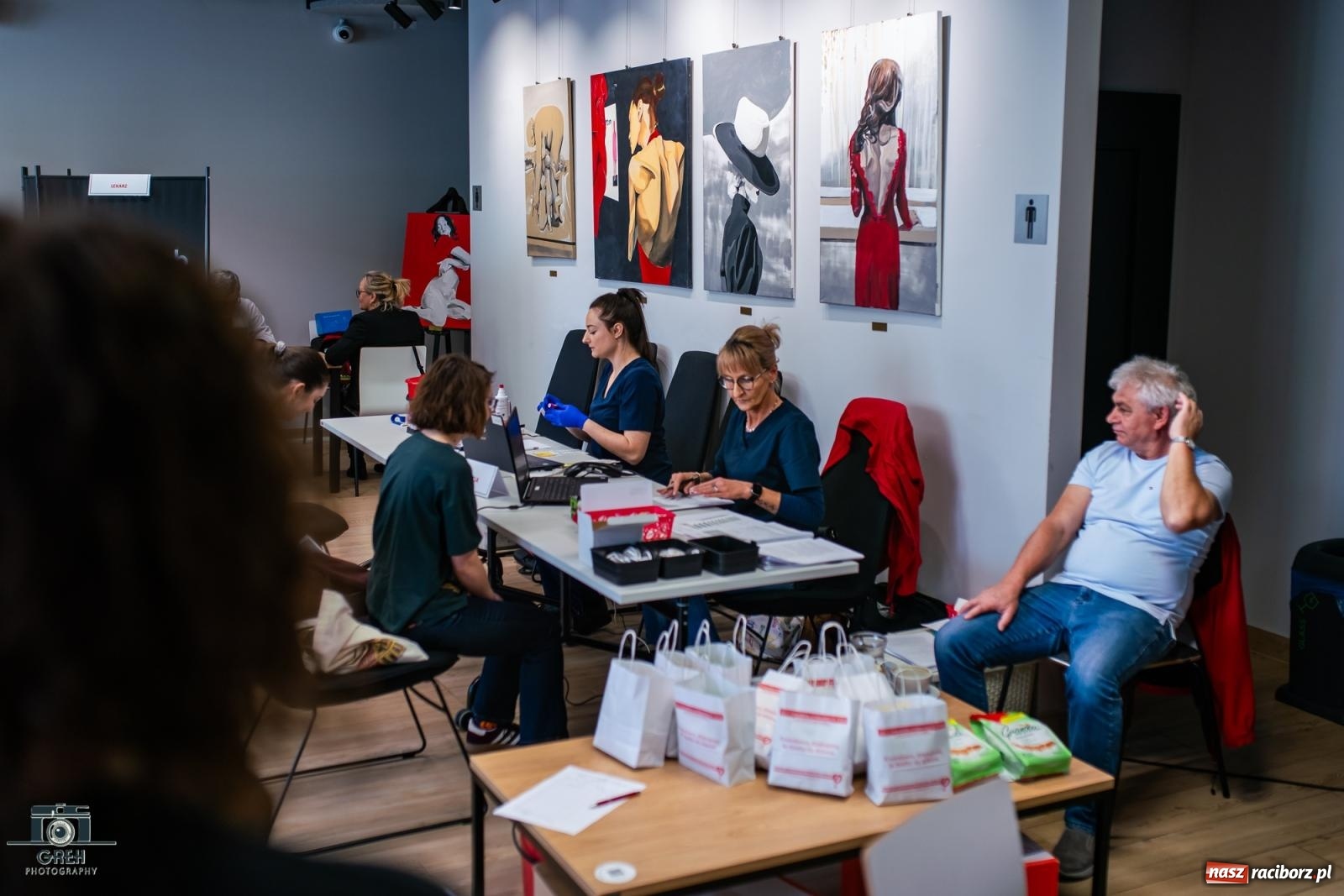 Zdjęcie w galerii na portalu naszraciborz.pl: 25 bohaterów uhonorowanych. Akcja krwiodawstwa z zielonym akcentem w Raciborzu [FOTO i WIDEO] wiadomości z regionu