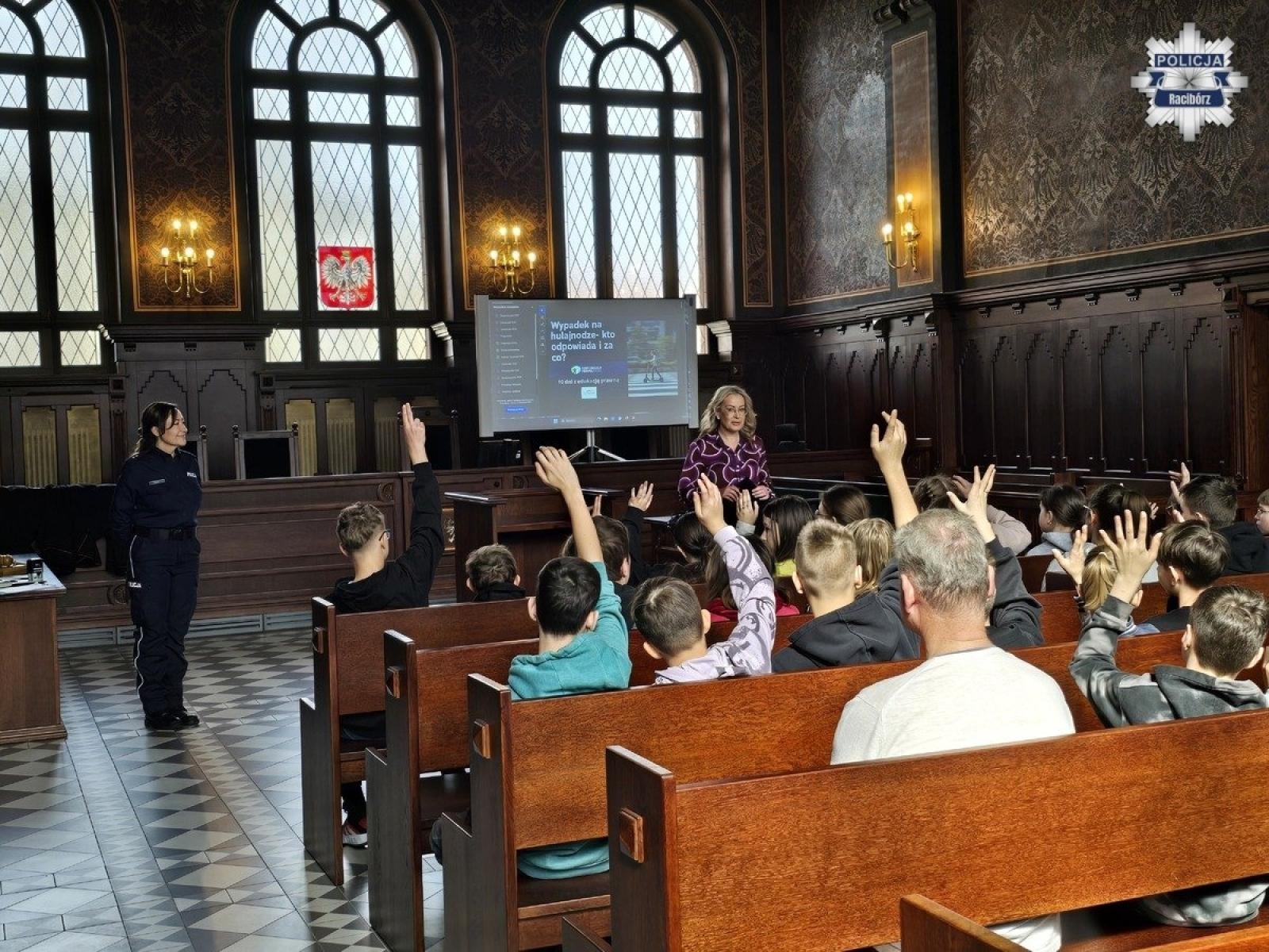 Zdjęcie w galerii na portalu naszraciborz.pl: X Dni Edukacji Prawnej. Spotkanie z młodzieżą w raciborskim sądzie wiadomości z regionu