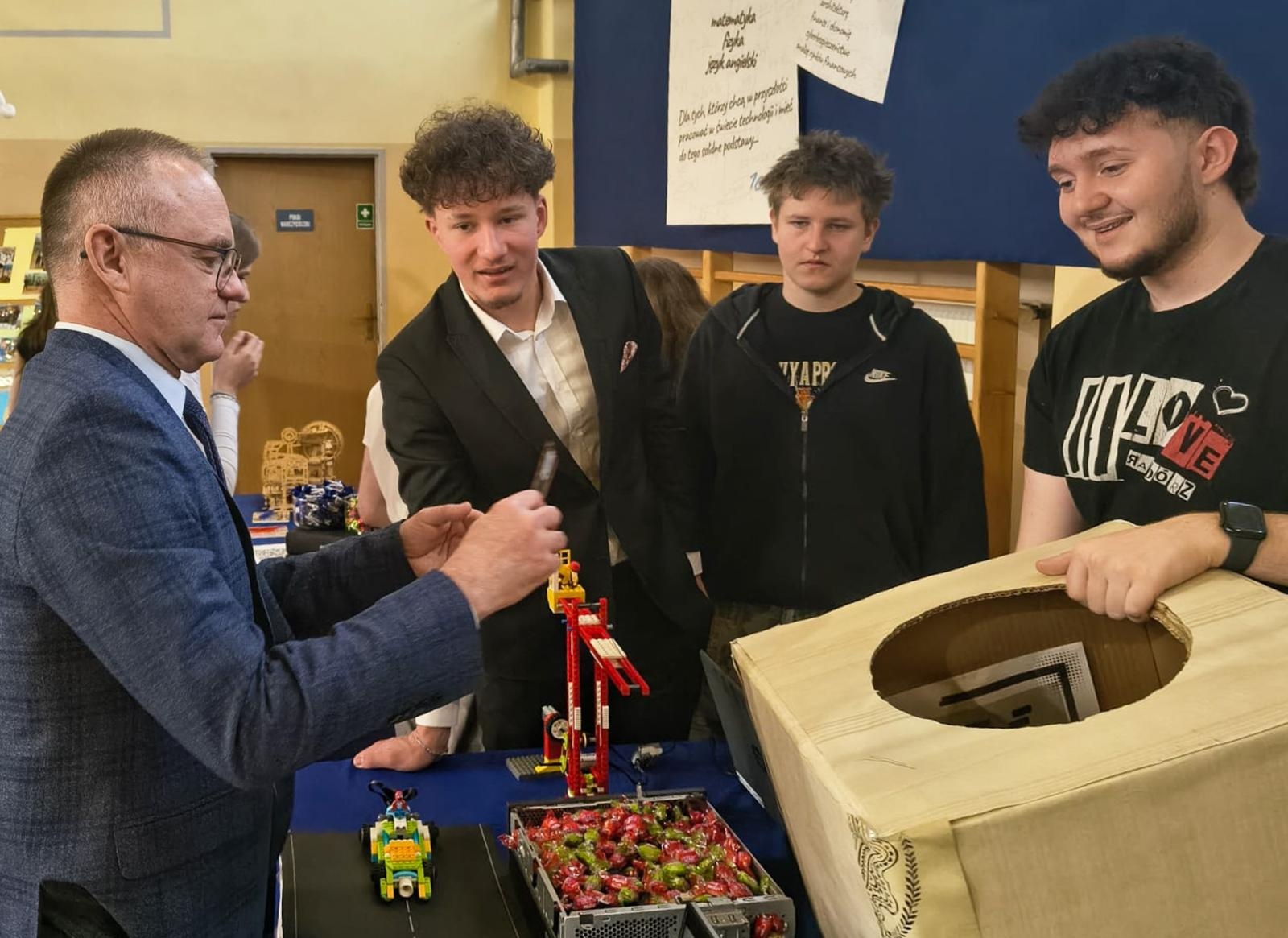 Zdjęcie w galerii na portalu naszraciborz.pl: Trwają dni otwarte szkół ponadpodstawowych w powiecie raciborskim. Ponad tysiąc miejsc czeka na absolwentów podstawówek wiadomości z regionu