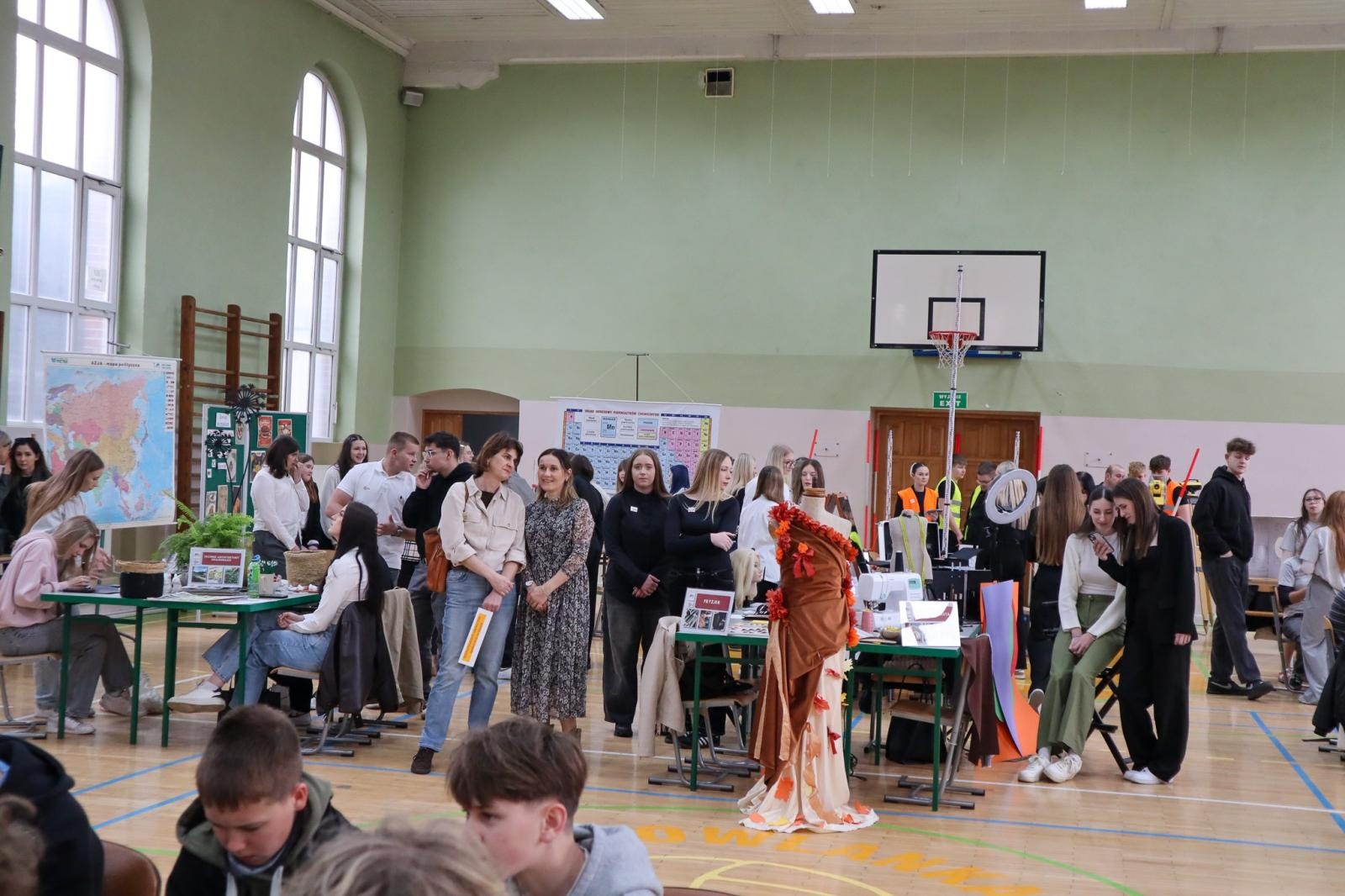 Zdjęcie w galerii na portalu naszraciborz.pl: Trwają dni otwarte szkół ponadpodstawowych w powiecie raciborskim. Ponad tysiąc miejsc czeka na absolwentów podstawówek wiadomości z regionu