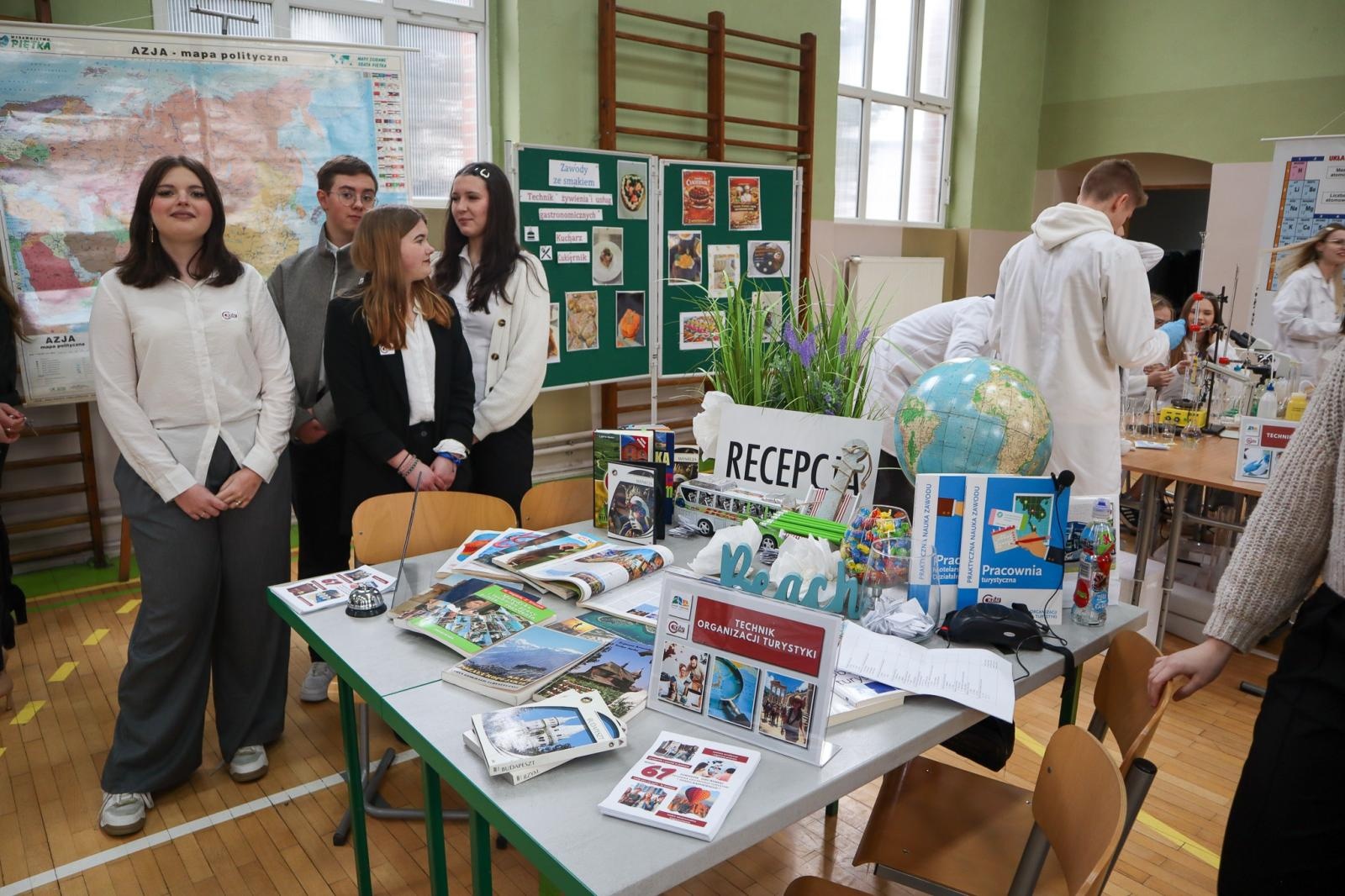 Zdjęcie w galerii na portalu naszraciborz.pl: Trwają dni otwarte szkół ponadpodstawowych w powiecie raciborskim. Ponad tysiąc miejsc czeka na absolwentów podstawówek wiadomości z regionu