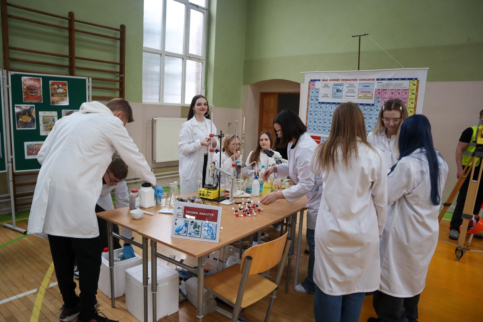 Zdjęcie w galerii na portalu naszraciborz.pl: Trwają dni otwarte szkół ponadpodstawowych w powiecie raciborskim. Ponad tysiąc miejsc czeka na absolwentów podstawówek wiadomości z regionu