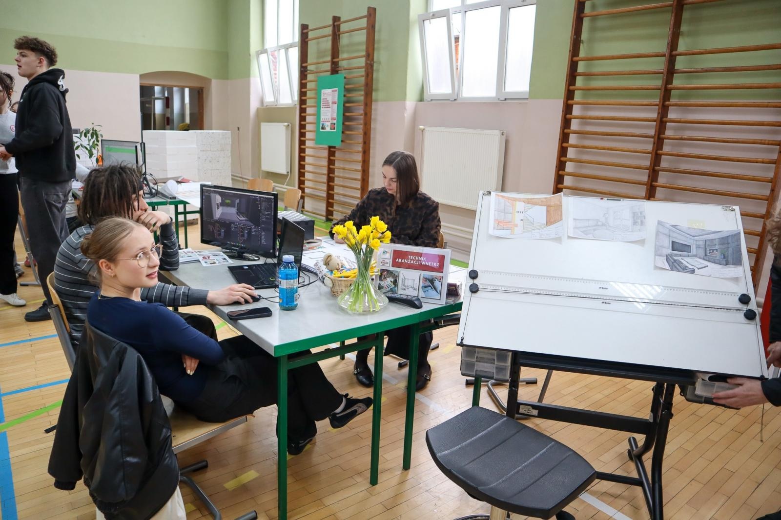 Zdjęcie w galerii na portalu naszraciborz.pl: Trwają dni otwarte szkół ponadpodstawowych w powiecie raciborskim. Ponad tysiąc miejsc czeka na absolwentów podstawówek wiadomości z regionu