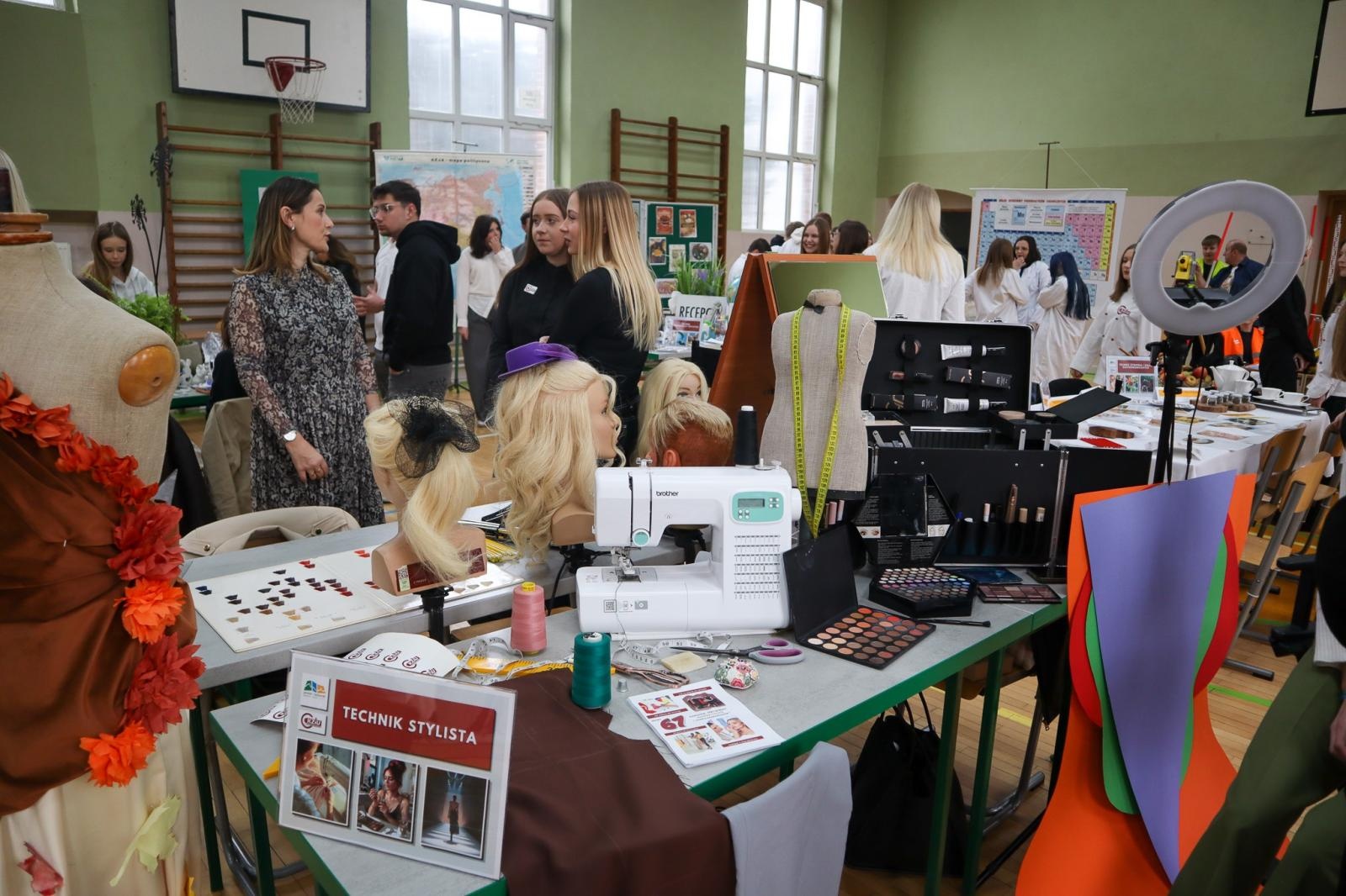 Zdjęcie w galerii na portalu naszraciborz.pl: Trwają dni otwarte szkół ponadpodstawowych w powiecie raciborskim. Ponad tysiąc miejsc czeka na absolwentów podstawówek wiadomości z regionu