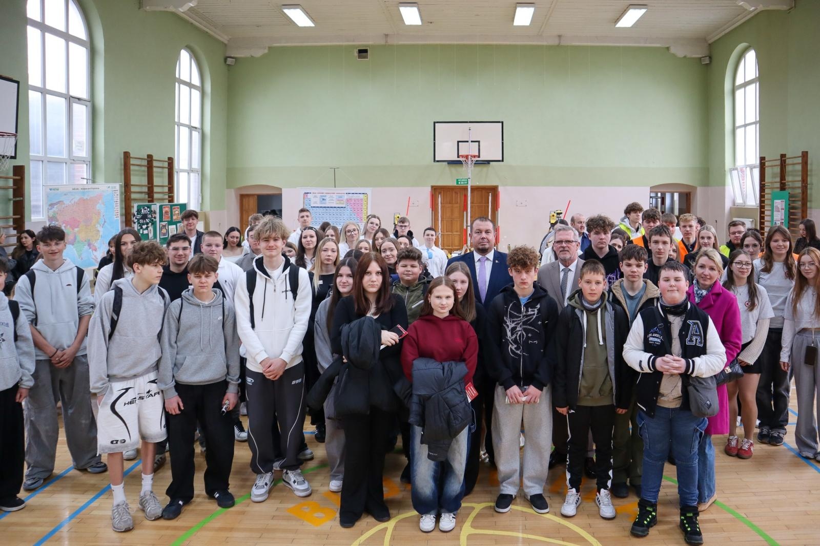 Zdjęcie w galerii na portalu naszraciborz.pl: Trwają dni otwarte szkół ponadpodstawowych w powiecie raciborskim. Ponad tysiąc miejsc czeka na absolwentów podstawówek wiadomości z regionu