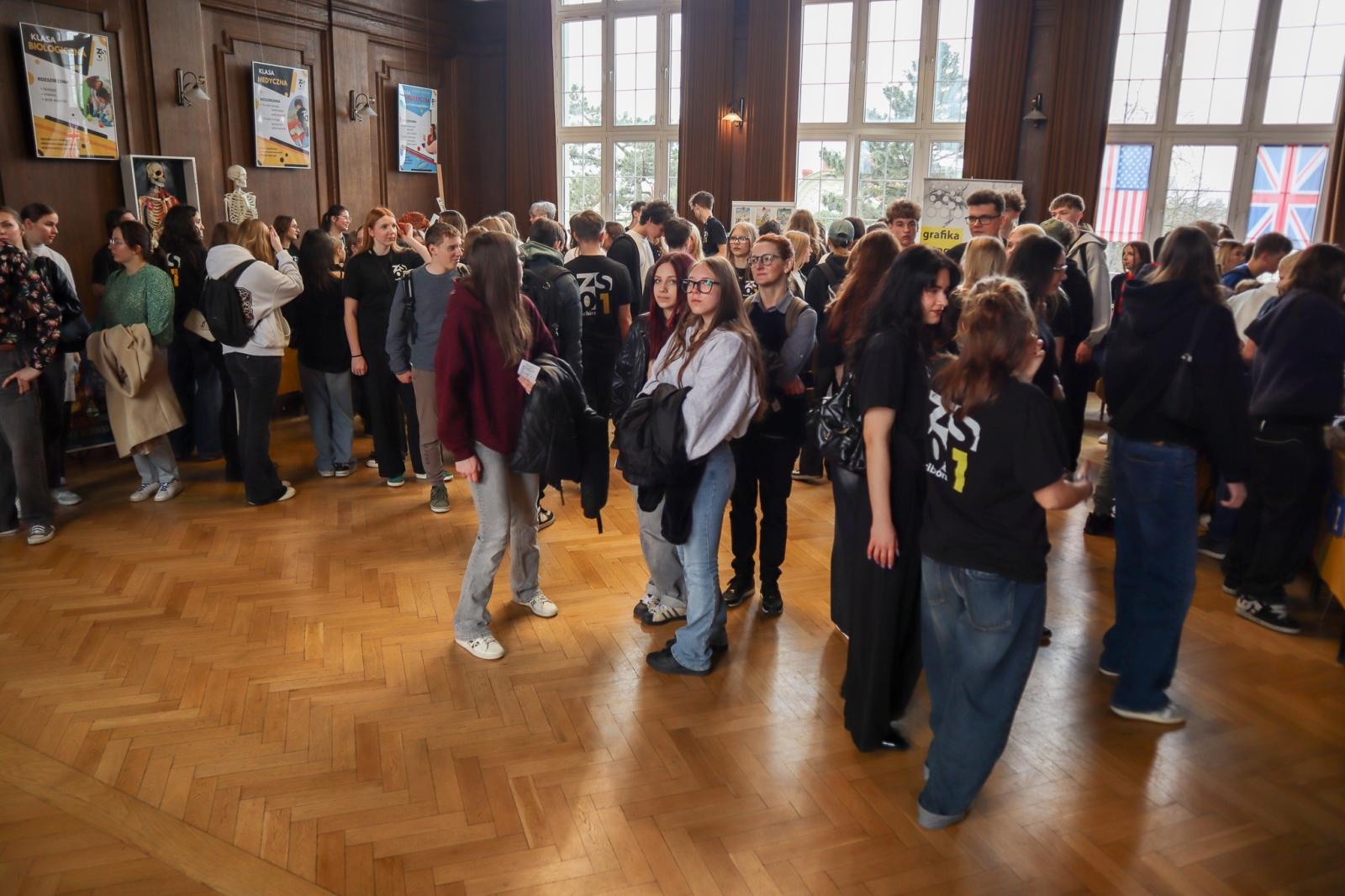 Zdjęcie w galerii na portalu naszraciborz.pl: Trwają dni otwarte szkół ponadpodstawowych w powiecie raciborskim. Ponad tysiąc miejsc czeka na absolwentów podstawówek wiadomości z regionu