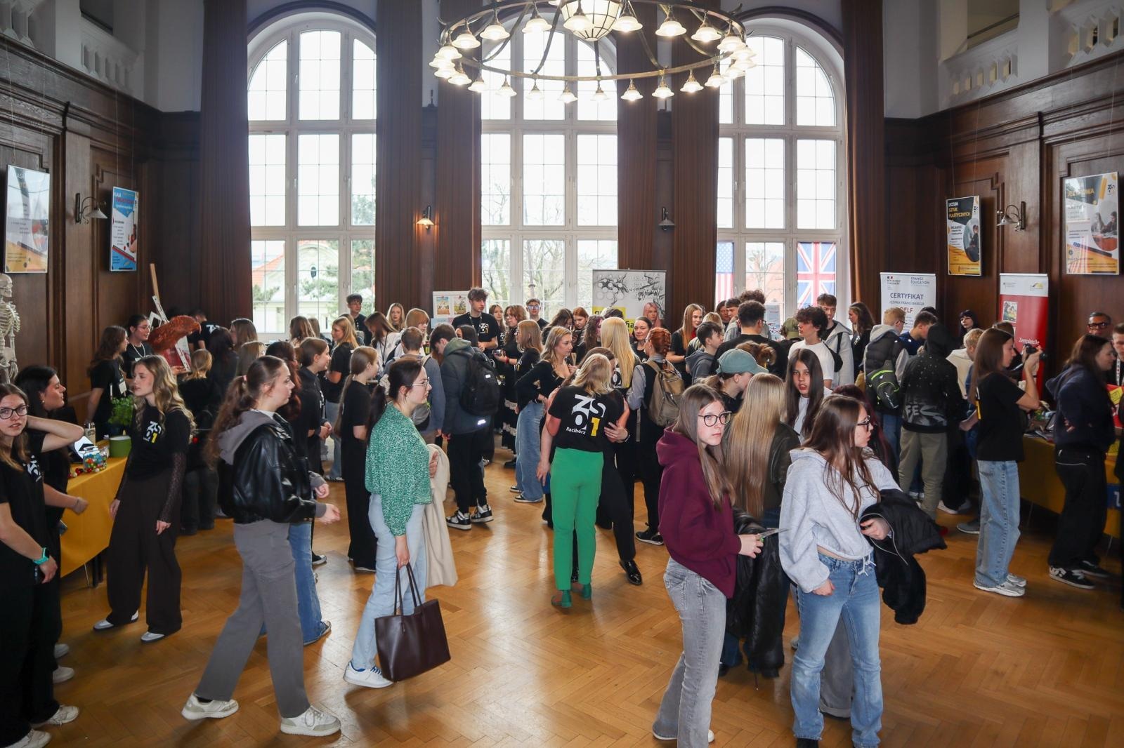 Zdjęcie w galerii na portalu naszraciborz.pl: Trwają dni otwarte szkół ponadpodstawowych w powiecie raciborskim. Ponad tysiąc miejsc czeka na absolwentów podstawówek wiadomości z regionu