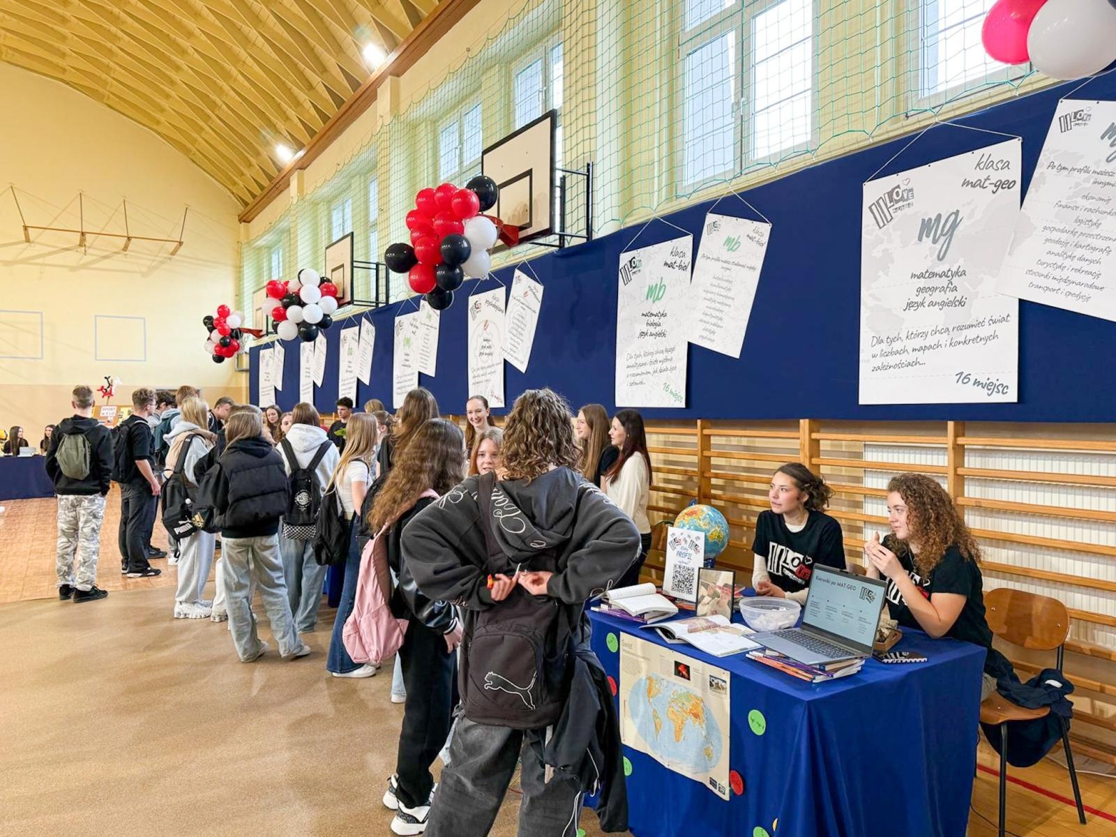 Zdjęcie w galerii na portalu naszraciborz.pl: Trwają dni otwarte szkół ponadpodstawowych w powiecie raciborskim. Ponad tysiąc miejsc czeka na absolwentów podstawówek wiadomości z regionu